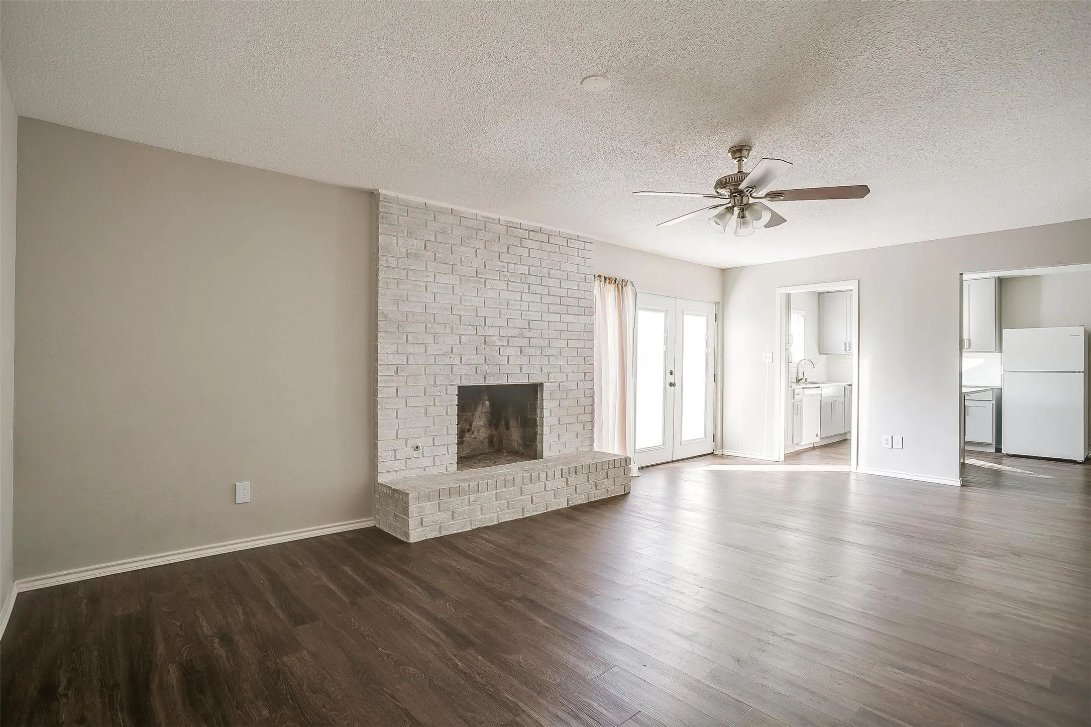 Duplex For Rent in Tarrant County , 4409 Altamesa Boulevard, Fort Worth, Texas 76133, 3 Bedroom, 2 Bathroom, Garage spaces, 1,444 Sqft, built in 1969, mls#21366348, Real Estate Agent in Fort Worth, Homes For Rent in Tarrant county, Homes For Rent in Fort Worth, Realtor in Fort Worth Texas, Real Estate Brokerage Independent Realty Texas, Luminita Cordes Realtor