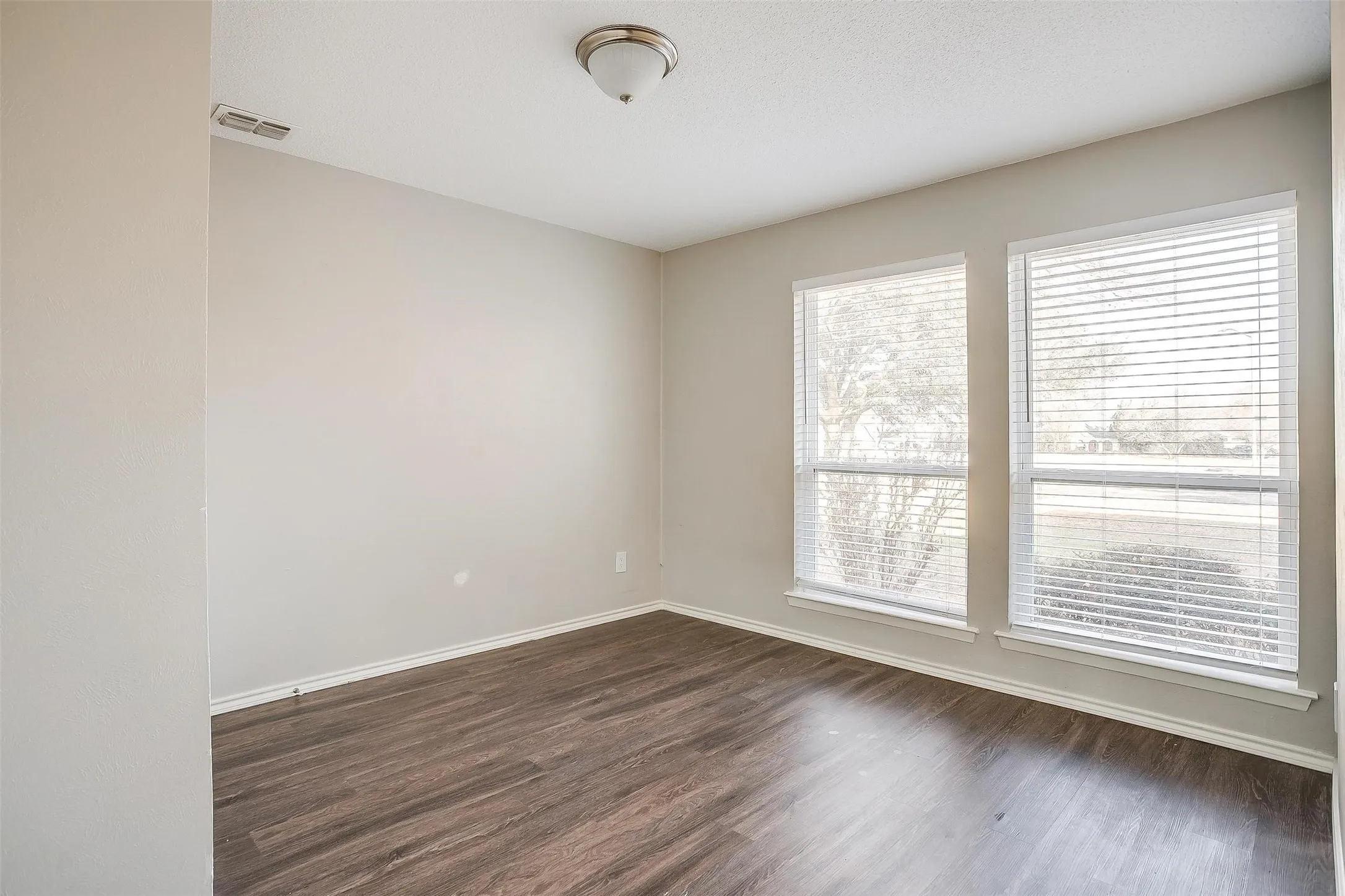 Duplex For Rent in Tarrant County , 4409 Altamesa Boulevard, Fort Worth, Texas 76133, 3 Bedroom, 2 Bathroom, Garage spaces, 1,444 Sqft, built in 1969, mls#21366348, Real Estate Agent in Fort Worth, Homes For Rent in Tarrant county, Homes For Rent in Fort Worth, Realtor in Fort Worth Texas, Real Estate Brokerage Independent Realty Texas, Luminita Cordes Realtor