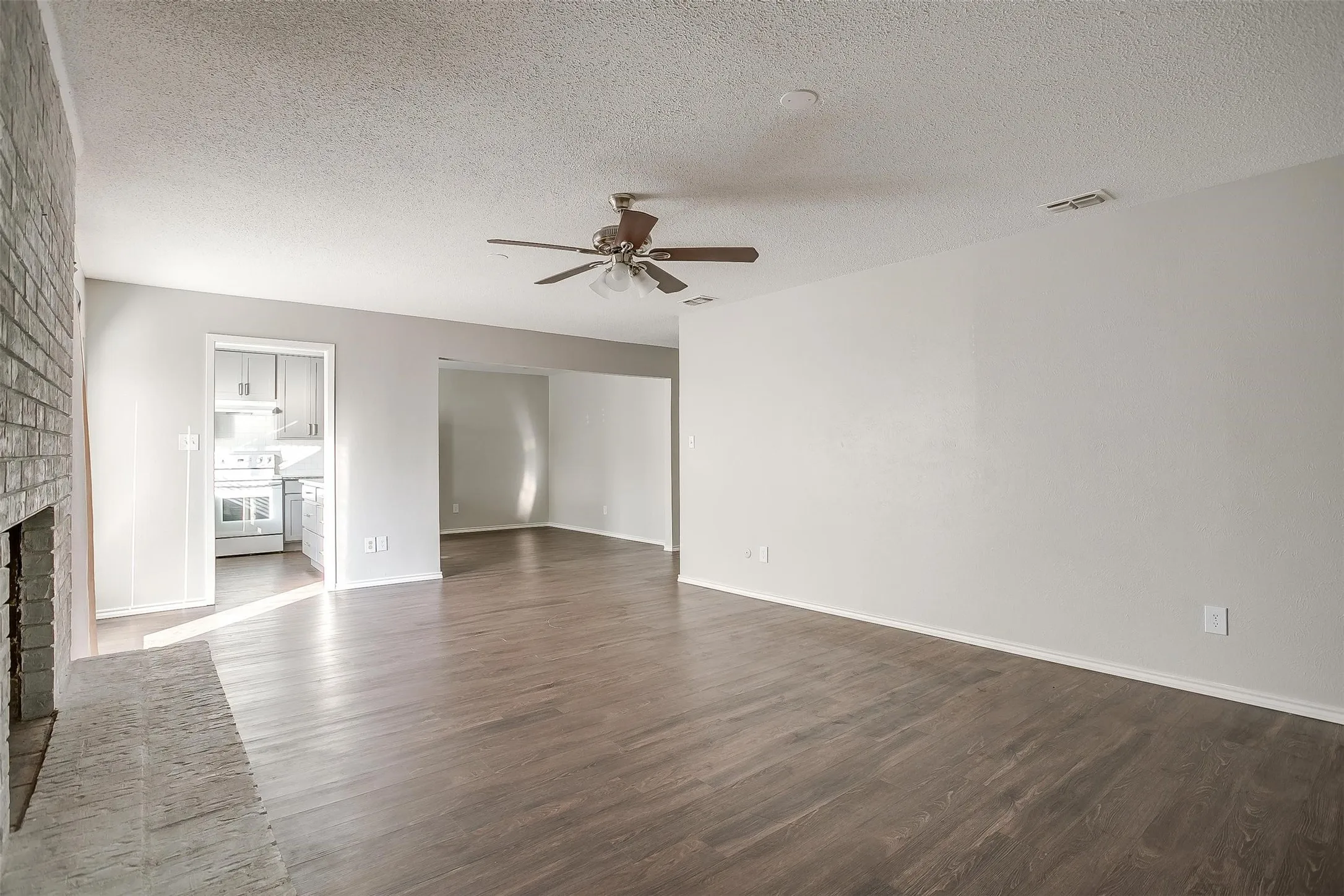 Duplex For Rent in Tarrant County , 4409 Altamesa Boulevard, Fort Worth, Texas 76133, 3 Bedroom, 2 Bathroom, Garage spaces, 1,444 Sqft, built in 1969, mls#21366348, Real Estate Agent in Fort Worth, Homes For Rent in Tarrant county, Homes For Rent in Fort Worth, Realtor in Fort Worth Texas, Real Estate Brokerage Independent Realty Texas, Luminita Cordes Realtor