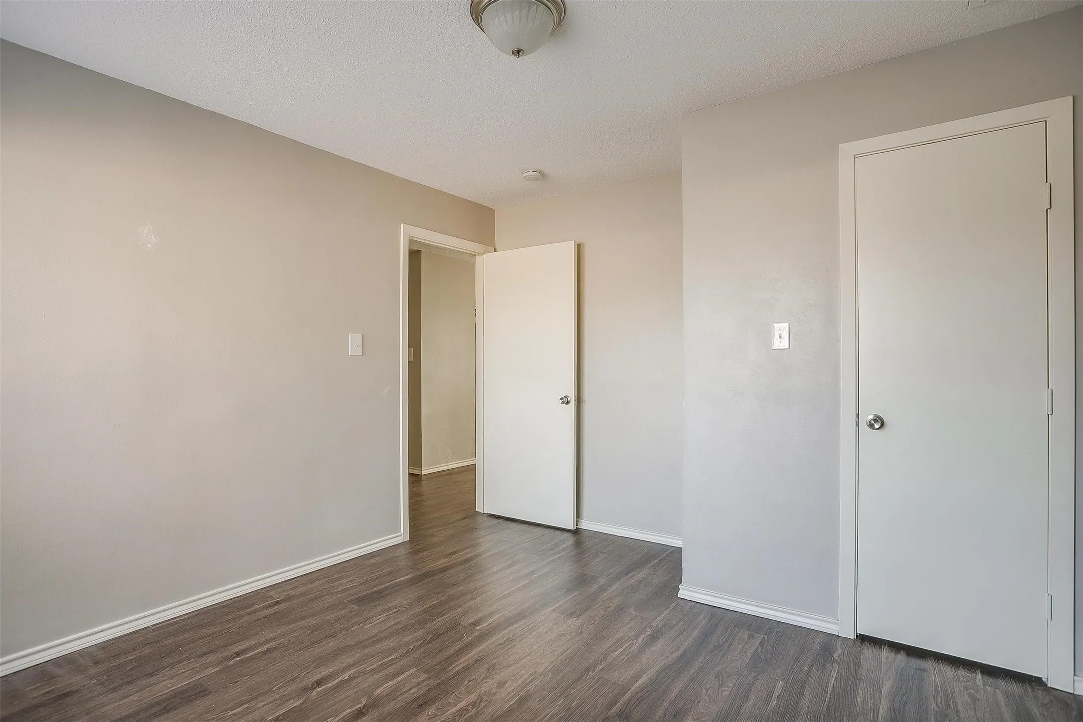 Duplex For Rent in Tarrant County , 4409 Altamesa Boulevard, Fort Worth, Texas 76133, 3 Bedroom, 2 Bathroom, Garage spaces, 1,444 Sqft, built in 1969, mls#21366348, Real Estate Agent in Fort Worth, Homes For Rent in Tarrant county, Homes For Rent in Fort Worth, Realtor in Fort Worth Texas, Real Estate Brokerage Independent Realty Texas, Luminita Cordes Realtor