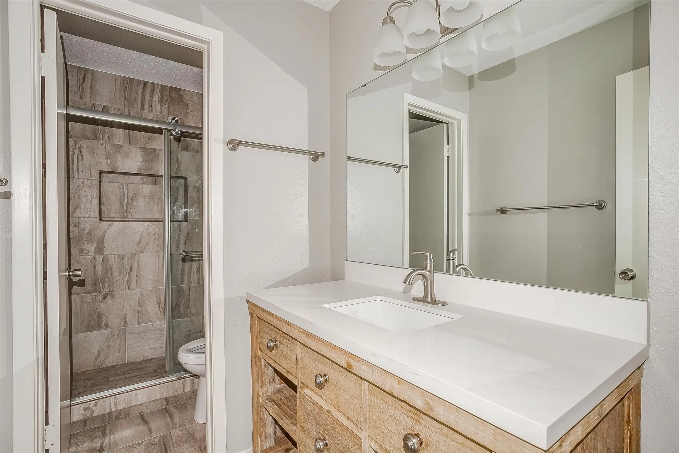 Duplex For Rent in Tarrant County , 4409 Altamesa Boulevard, Fort Worth, Texas 76133, 3 Bedroom, 2 Bathroom, Garage spaces, 1,444 Sqft, built in 1969, mls#21366348, Real Estate Agent in Fort Worth, Homes For Rent in Tarrant county, Homes For Rent in Fort Worth, Realtor in Fort Worth Texas, Real Estate Brokerage Independent Realty Texas, Luminita Cordes Realtor