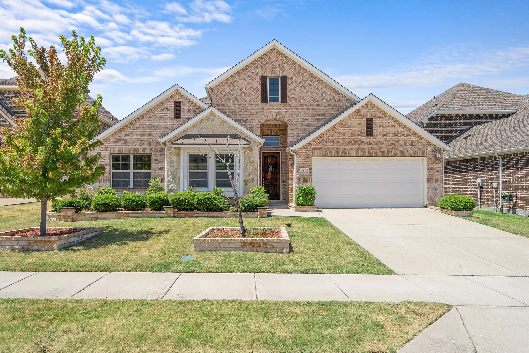 Single Family Residence For Sale in Denton County , 1916 Oakston Drive, Little Elm, Texas 75033, 4 Bedroom, 3 Bathroom, 2 Garage spaces, 3,016 Sqft, built in 2017, mls#21349123, Real Estate Agent in Little Elm, Homes For Sale in Denton county, Homes For Sale in Little Elm, Realtor in Little Elm Texas, Real Estate Brokerage Independent Realty Texas, Luminita Cordes Realtor