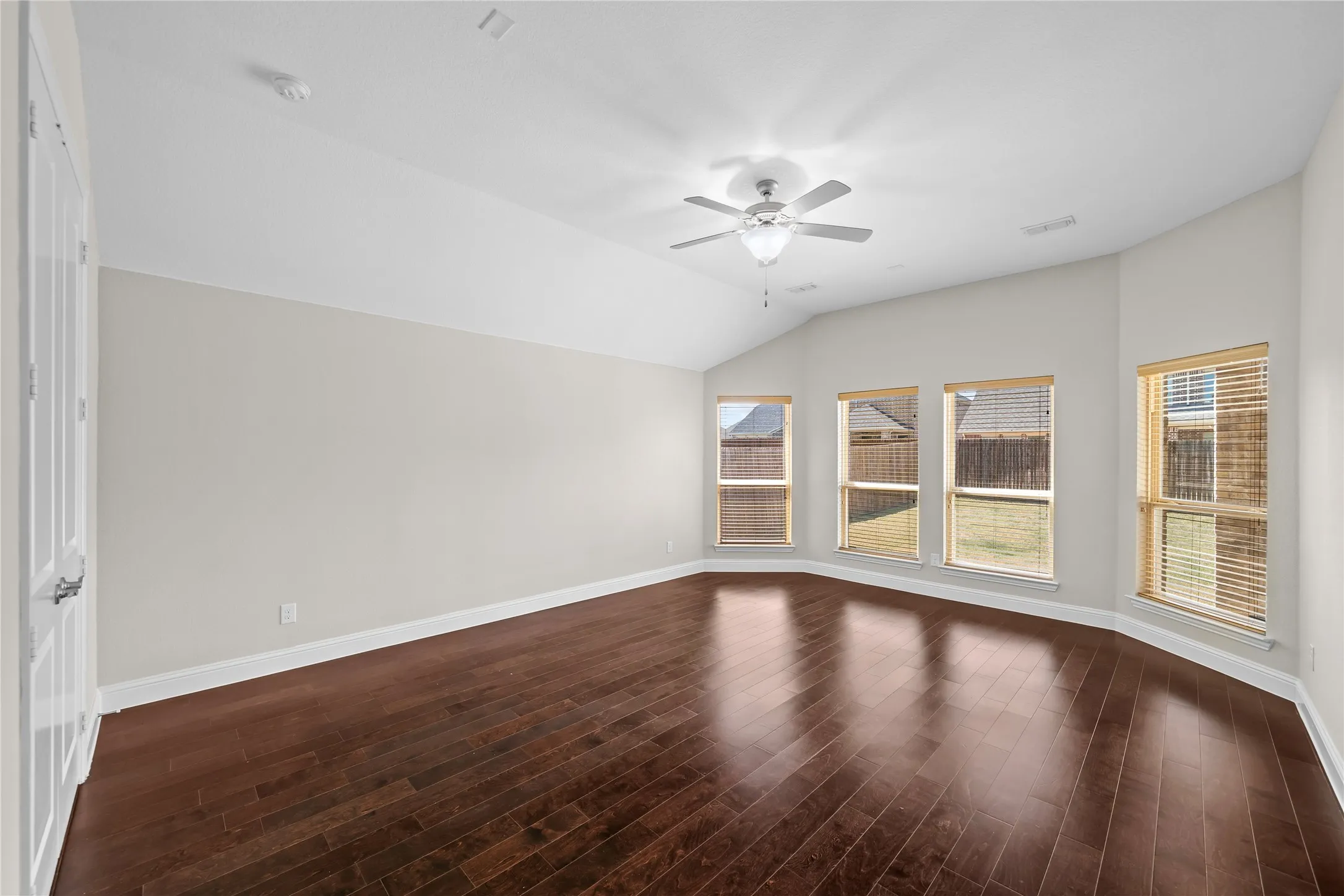 Single Family Residence For Sale in Denton County , 1916 Oakston Drive, Little Elm, Texas 75033, 4 Bedroom, 3 Bathroom, 2 Garage spaces, 3,016 Sqft, built in 2017, mls#21349123, Real Estate Agent in Little Elm, Homes For Sale in Denton county, Homes For Sale in Little Elm, Realtor in Little Elm Texas, Real Estate Brokerage Independent Realty Texas, Luminita Cordes Realtor