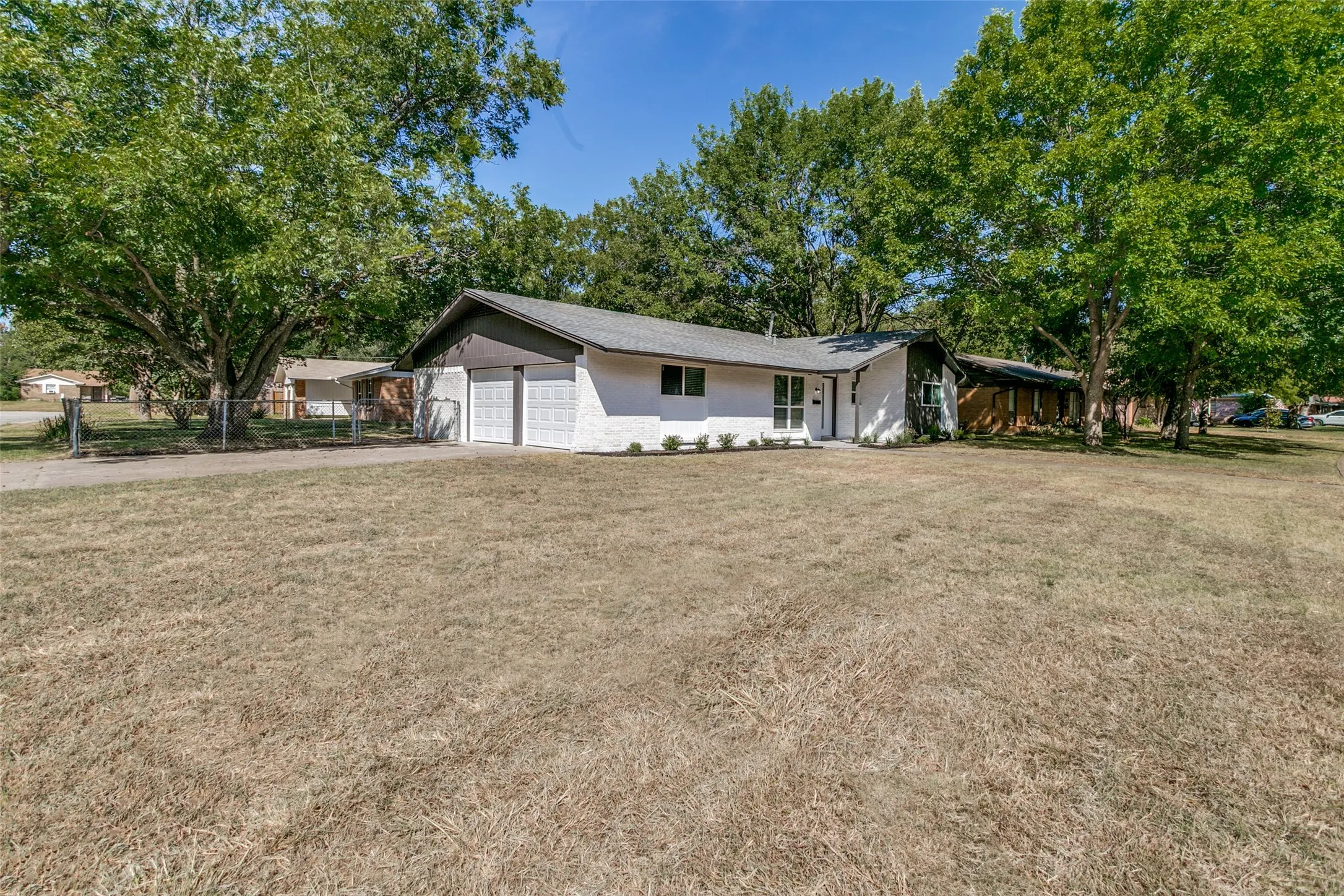 Single Family Residence For Sale in Johnson County , 240 Collins Drive, Burleson, Texas 76028, 3 Bedroom, 2 Bathroom, 2 Garage spaces, 1,536 Sqft, built in 1966, mls#21366399, Real Estate Agent in Burleson, Homes For Sale in Johnson county, Homes For Sale in Burleson, Realtor in Burleson Texas, Real Estate Brokerage Independent Realty Texas, Luminita Cordes Realtor