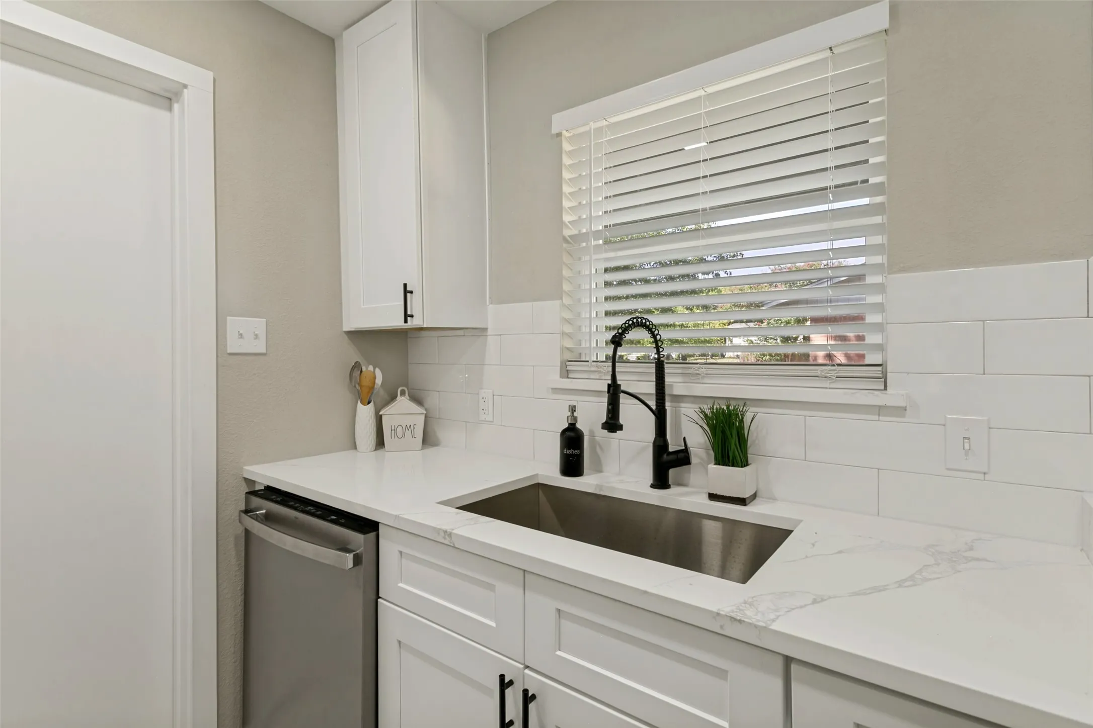 Single Family Residence For Sale in Johnson County , 240 Collins Drive, Burleson, Texas 76028, 3 Bedroom, 2 Bathroom, 2 Garage spaces, 1,536 Sqft, built in 1966, mls#21366399, Real Estate Agent in Burleson, Homes For Sale in Johnson county, Homes For Sale in Burleson, Realtor in Burleson Texas, Real Estate Brokerage Independent Realty Texas, Luminita Cordes Realtor