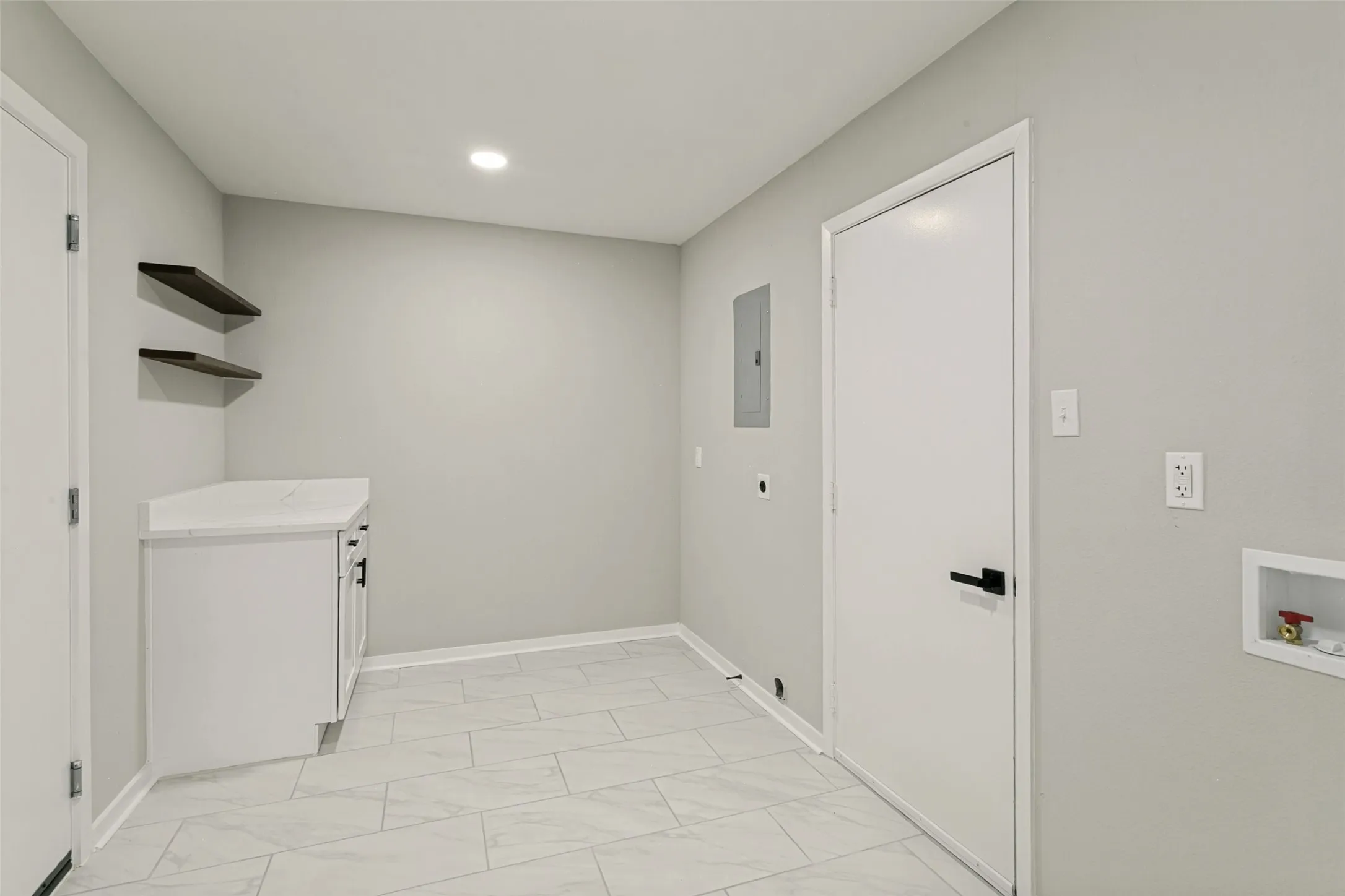 Single Family Residence For Sale in Johnson County , 240 Collins Drive, Burleson, Texas 76028, 3 Bedroom, 2 Bathroom, 2 Garage spaces, 1,536 Sqft, built in 1966, mls#21366399, Real Estate Agent in Burleson, Homes For Sale in Johnson county, Homes For Sale in Burleson, Realtor in Burleson Texas, Real Estate Brokerage Independent Realty Texas, Luminita Cordes Realtor