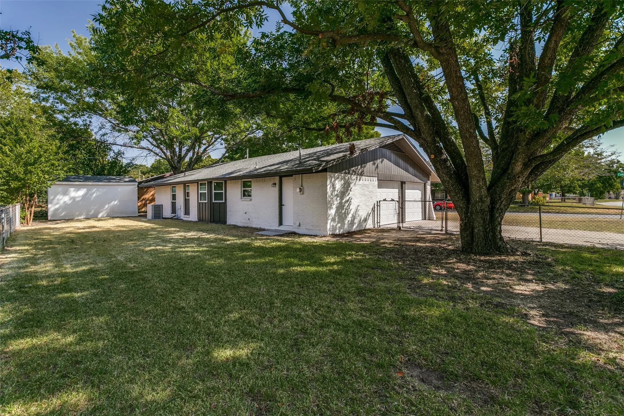Single Family Residence For Sale in Johnson County , 240 Collins Drive, Burleson, Texas 76028, 3 Bedroom, 2 Bathroom, 2 Garage spaces, 1,536 Sqft, built in 1966, mls#21366399, Real Estate Agent in Burleson, Homes For Sale in Johnson county, Homes For Sale in Burleson, Realtor in Burleson Texas, Real Estate Brokerage Independent Realty Texas, Luminita Cordes Realtor
