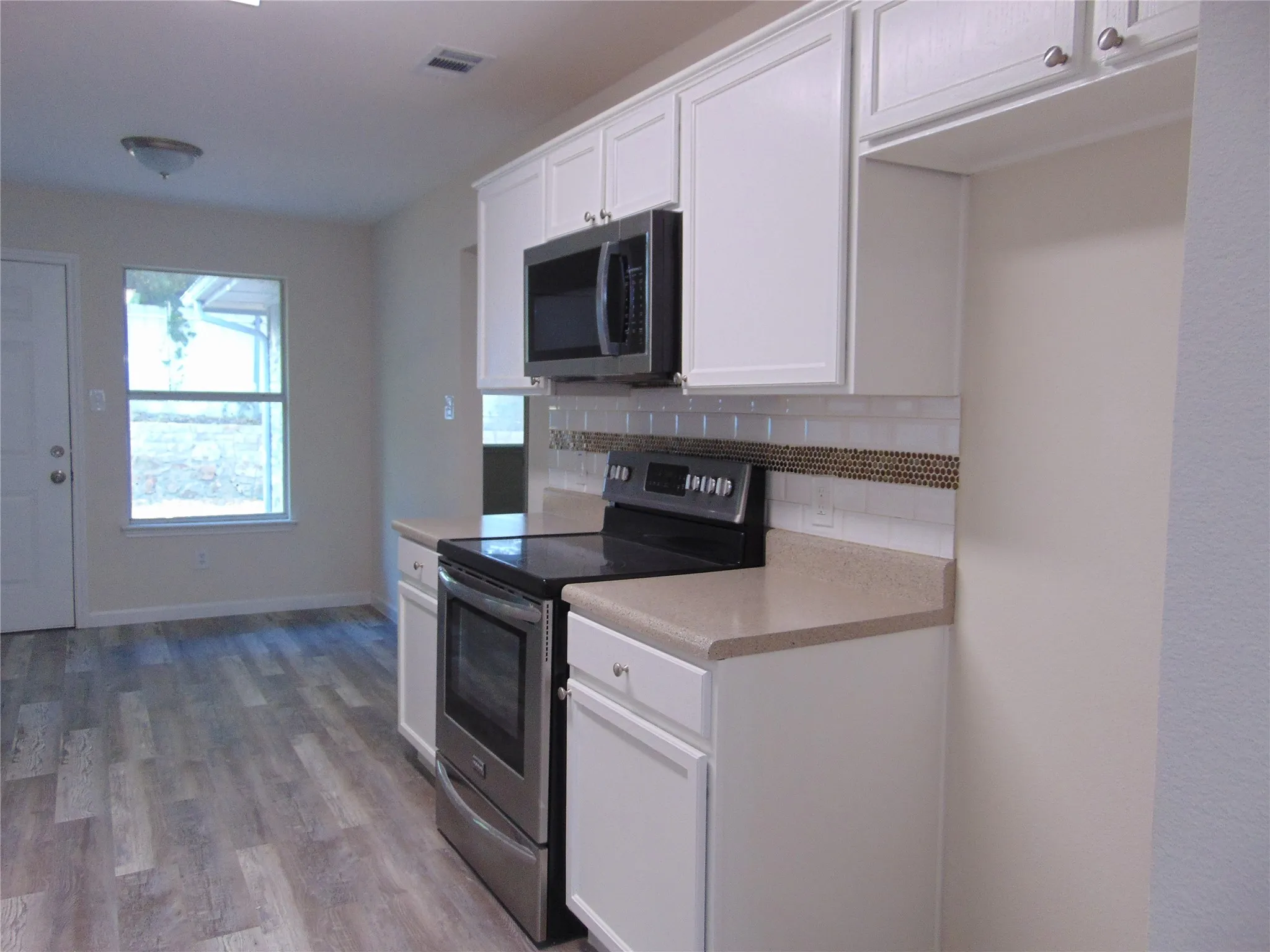Single Family Residence For Sale in Dallas County , 206 Mazatlan Avenue, Dallas, Texas 75232, 3 Bedroom, 2 Bathroom, 1 Garage spaces, 1,324 Sqft, built in 2006, mls#21346778, Real Estate Agent in Dallas, Homes For Sale in Dallas county, Homes For Sale in Dallas, Realtor in Dallas Texas, Real Estate Brokerage Independent Realty Texas, Luminita Cordes Realtor