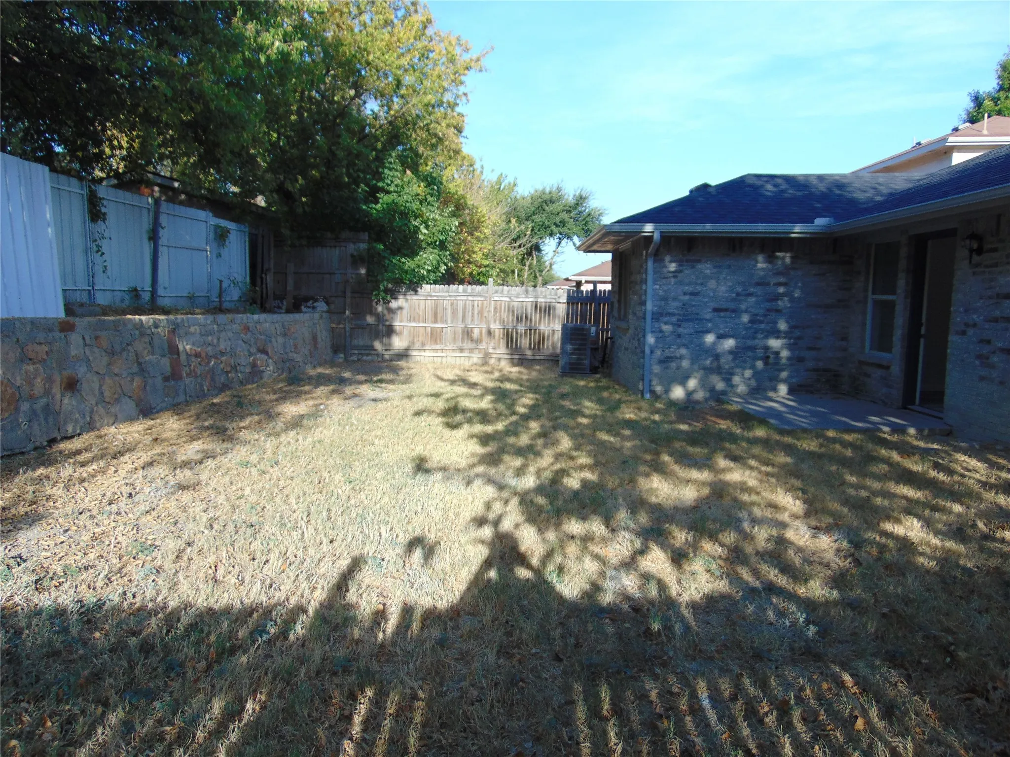Single Family Residence For Sale in Dallas County , 206 Mazatlan Avenue, Dallas, Texas 75232, 3 Bedroom, 2 Bathroom, 1 Garage spaces, 1,324 Sqft, built in 2006, mls#21346778, Real Estate Agent in Dallas, Homes For Sale in Dallas county, Homes For Sale in Dallas, Realtor in Dallas Texas, Real Estate Brokerage Independent Realty Texas, Luminita Cordes Realtor