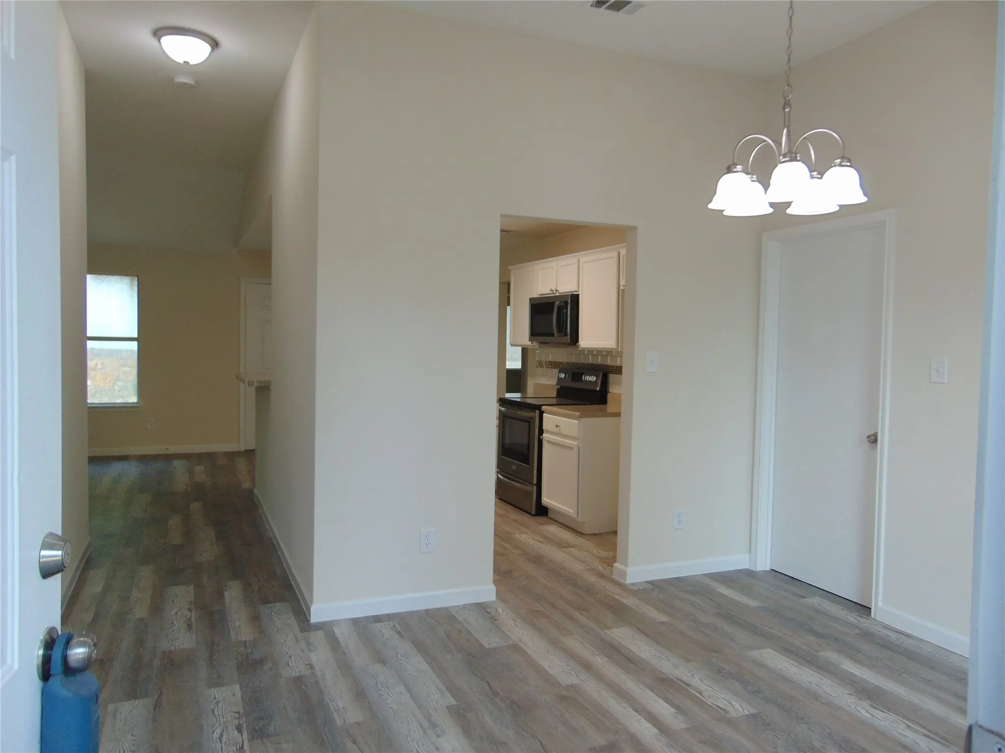 Single Family Residence For Sale in Dallas County , 206 Mazatlan Avenue, Dallas, Texas 75232, 3 Bedroom, 2 Bathroom, 1 Garage spaces, 1,324 Sqft, built in 2006, mls#21346778, Real Estate Agent in Dallas, Homes For Sale in Dallas county, Homes For Sale in Dallas, Realtor in Dallas Texas, Real Estate Brokerage Independent Realty Texas, Luminita Cordes Realtor