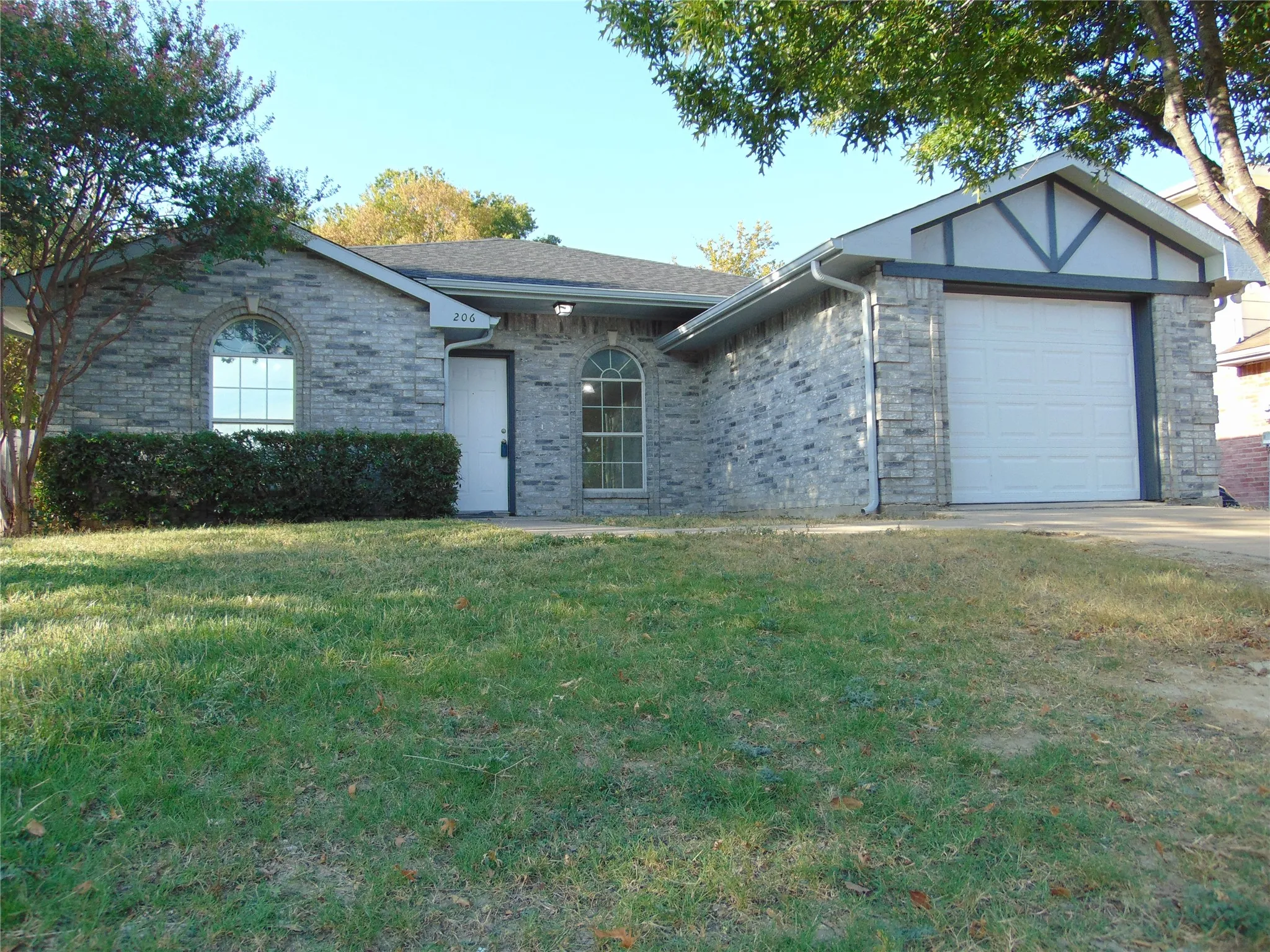 Single Family Residence For Sale in Dallas County , 206 Mazatlan Avenue, Dallas, Texas 75232, 3 Bedroom, 2 Bathroom, 1 Garage spaces, 1,324 Sqft, built in 2006, mls#21346778, Real Estate Agent in Dallas, Homes For Sale in Dallas county, Homes For Sale in Dallas, Realtor in Dallas Texas, Real Estate Brokerage Independent Realty Texas, Luminita Cordes Realtor