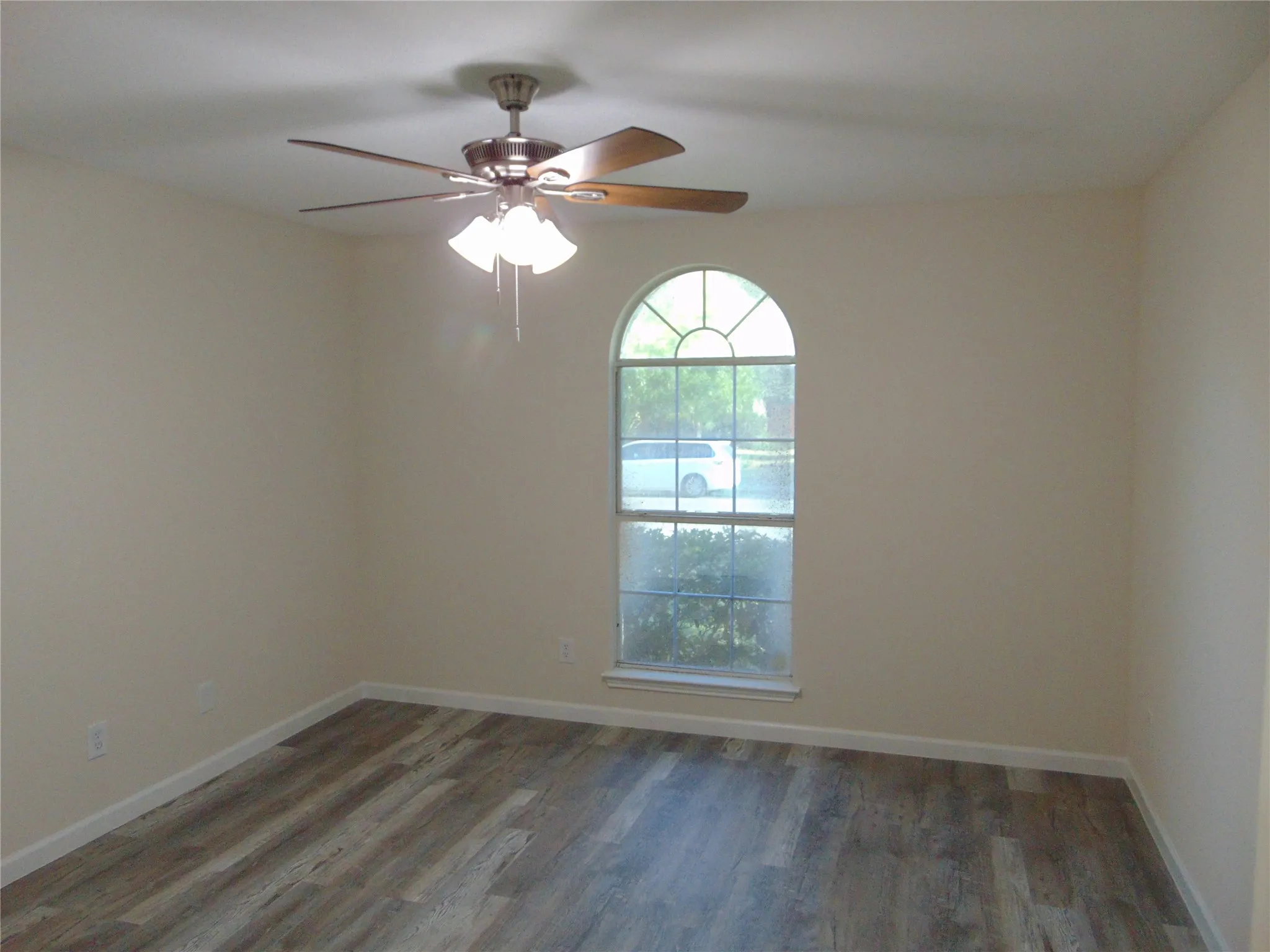 Single Family Residence For Sale in Dallas County , 206 Mazatlan Avenue, Dallas, Texas 75232, 3 Bedroom, 2 Bathroom, 1 Garage spaces, 1,324 Sqft, built in 2006, mls#21346778, Real Estate Agent in Dallas, Homes For Sale in Dallas county, Homes For Sale in Dallas, Realtor in Dallas Texas, Real Estate Brokerage Independent Realty Texas, Luminita Cordes Realtor