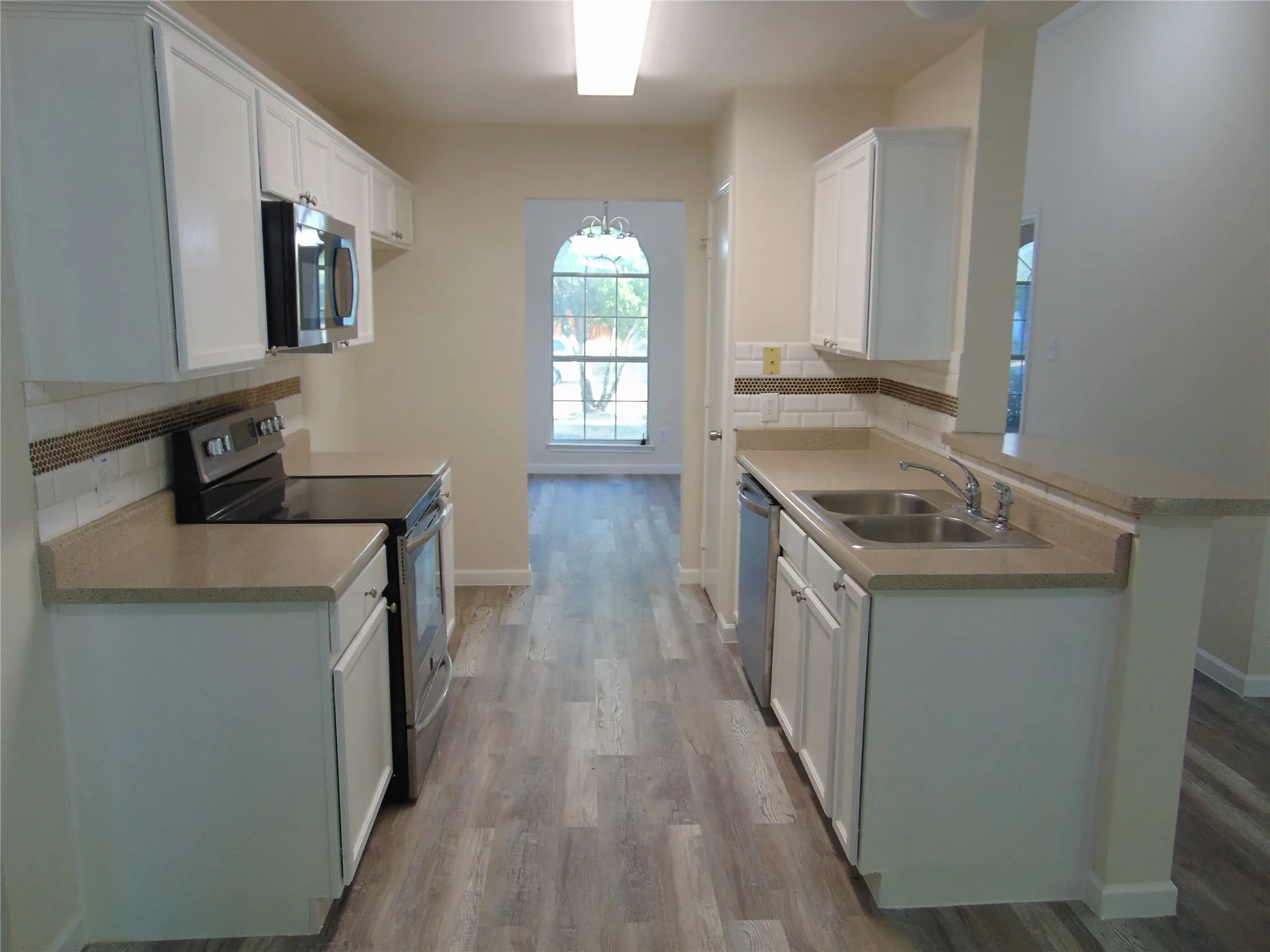 Single Family Residence For Sale in Dallas County , 206 Mazatlan Avenue, Dallas, Texas 75232, 3 Bedroom, 2 Bathroom, 1 Garage spaces, 1,324 Sqft, built in 2006, mls#21346778, Real Estate Agent in Dallas, Homes For Sale in Dallas county, Homes For Sale in Dallas, Realtor in Dallas Texas, Real Estate Brokerage Independent Realty Texas, Luminita Cordes Realtor