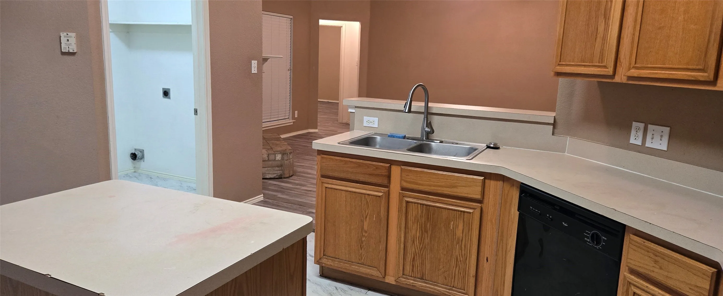 Single Family Residence For Rent in Dallas County , 1912 Chapman Drive, Lancaster, Texas 75134, 4 Bedroom, 2 Bathroom, 2 Garage spaces, 1,940 Sqft, built in 2000, mls#21366404, Real Estate Agent in Lancaster, Homes For Rent in Dallas county, Homes For Rent in Lancaster, Realtor in Lancaster Texas, Real Estate Brokerage Independent Realty Texas, Luminita Cordes Realtor