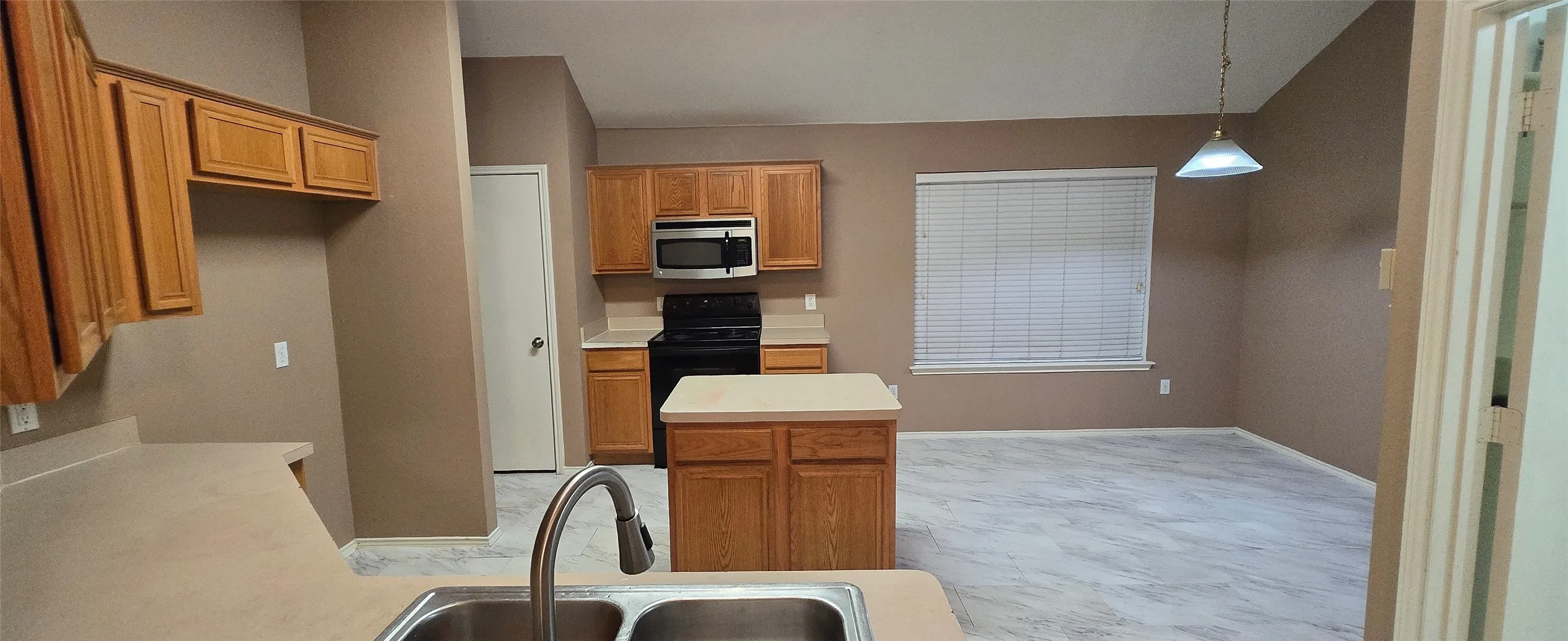 Single Family Residence For Rent in Dallas County , 1912 Chapman Drive, Lancaster, Texas 75134, 4 Bedroom, 2 Bathroom, 2 Garage spaces, 1,940 Sqft, built in 2000, mls#21366404, Real Estate Agent in Lancaster, Homes For Rent in Dallas county, Homes For Rent in Lancaster, Realtor in Lancaster Texas, Real Estate Brokerage Independent Realty Texas, Luminita Cordes Realtor