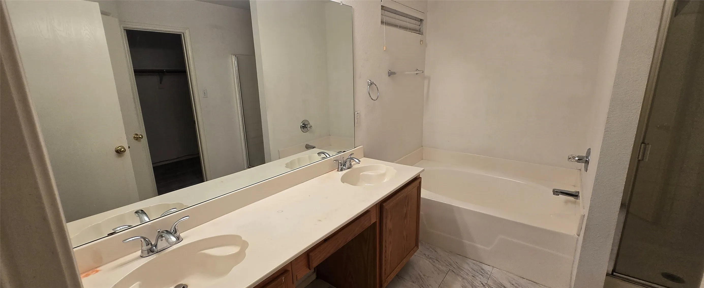 Single Family Residence For Rent in Dallas County , 1912 Chapman Drive, Lancaster, Texas 75134, 4 Bedroom, 2 Bathroom, 2 Garage spaces, 1,940 Sqft, built in 2000, mls#21366404, Real Estate Agent in Lancaster, Homes For Rent in Dallas county, Homes For Rent in Lancaster, Realtor in Lancaster Texas, Real Estate Brokerage Independent Realty Texas, Luminita Cordes Realtor