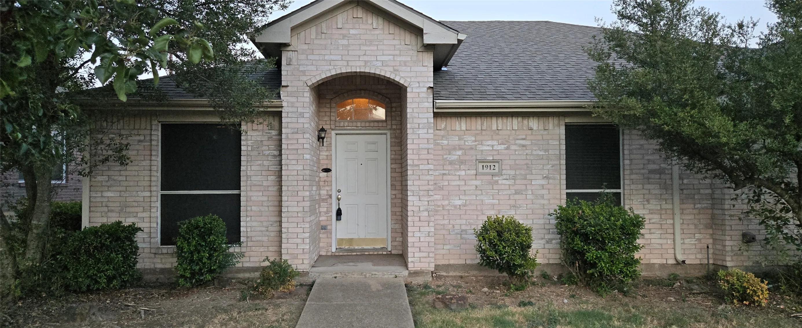 Single Family Residence For Rent in Dallas County , 1912 Chapman Drive, Lancaster, Texas 75134, 4 Bedroom, 2 Bathroom, 2 Garage spaces, 1,940 Sqft, built in 2000, mls#21366404, Real Estate Agent in Lancaster, Homes For Rent in Dallas county, Homes For Rent in Lancaster, Realtor in Lancaster Texas, Real Estate Brokerage Independent Realty Texas, Luminita Cordes Realtor