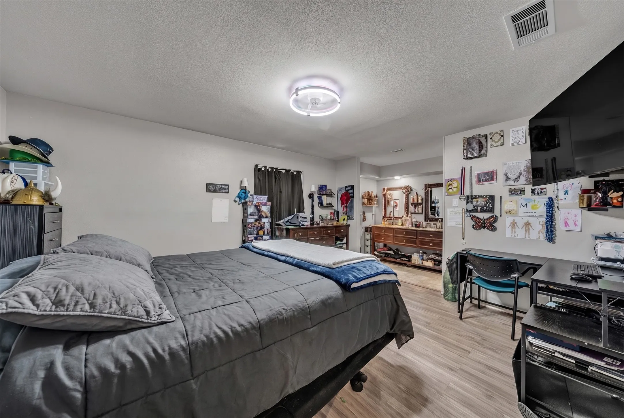 Single Family Residence For Sale in Tarrant County , 3813 Lynbrook Lane, Arlington, Texas 76015, 3 Bedroom, 2 Bathroom, 2 Garage spaces, 1,708 Sqft, built in 1979, mls#21349935, Real Estate Agent in Arlington, Homes For Sale in Tarrant county, Homes For Sale in Arlington, Realtor in Arlington Texas, Real Estate Brokerage Independent Realty Texas, Luminita Cordes Realtor