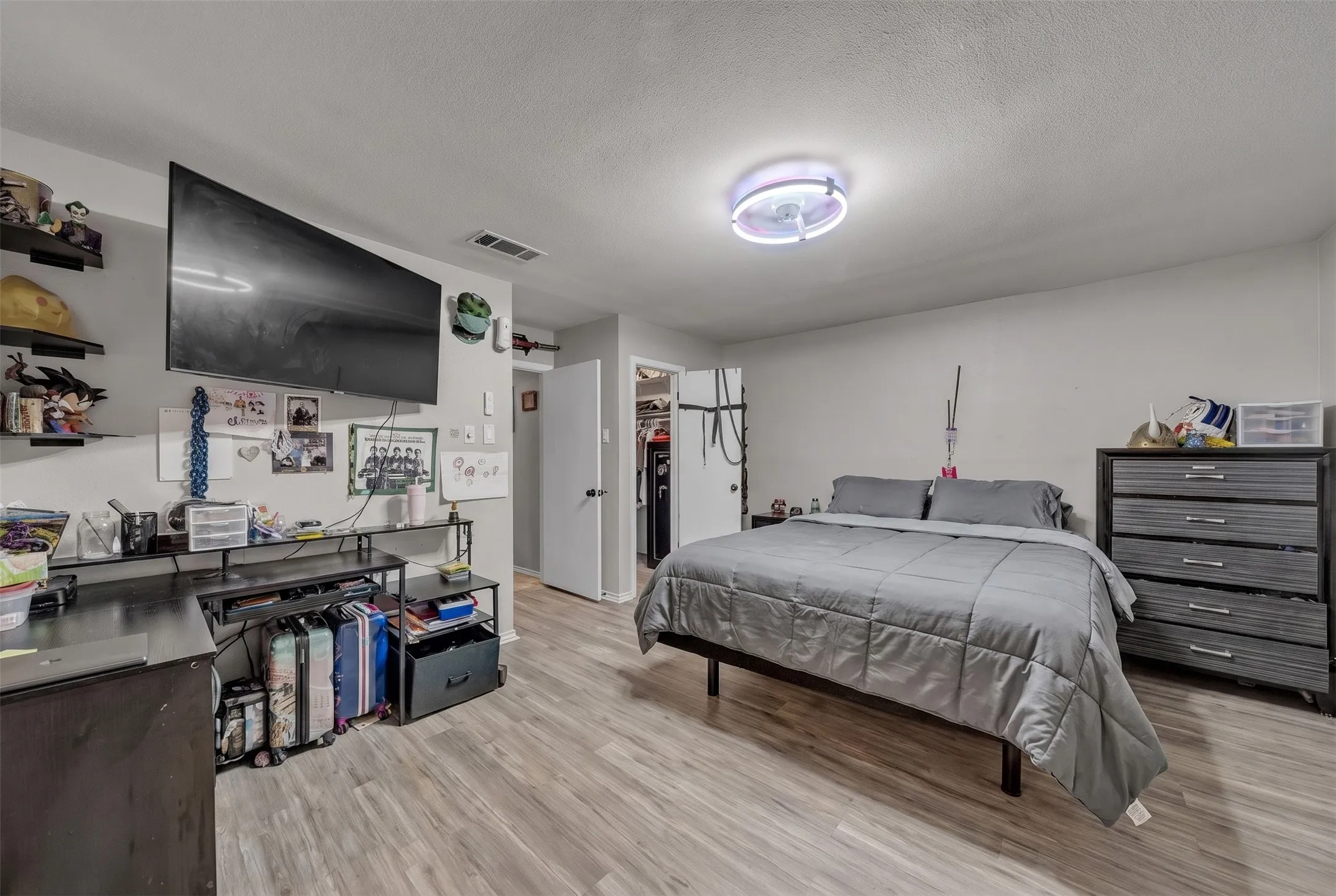 Single Family Residence For Sale in Tarrant County , 3813 Lynbrook Lane, Arlington, Texas 76015, 3 Bedroom, 2 Bathroom, 2 Garage spaces, 1,708 Sqft, built in 1979, mls#21349935, Real Estate Agent in Arlington, Homes For Sale in Tarrant county, Homes For Sale in Arlington, Realtor in Arlington Texas, Real Estate Brokerage Independent Realty Texas, Luminita Cordes Realtor