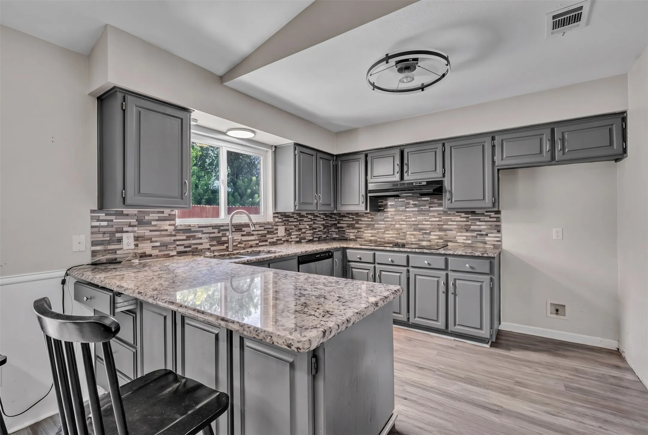 Single Family Residence For Sale in Tarrant County , 3813 Lynbrook Lane, Arlington, Texas 76015, 3 Bedroom, 2 Bathroom, 2 Garage spaces, 1,708 Sqft, built in 1979, mls#21349935, Real Estate Agent in Arlington, Homes For Sale in Tarrant county, Homes For Sale in Arlington, Realtor in Arlington Texas, Real Estate Brokerage Independent Realty Texas, Luminita Cordes Realtor