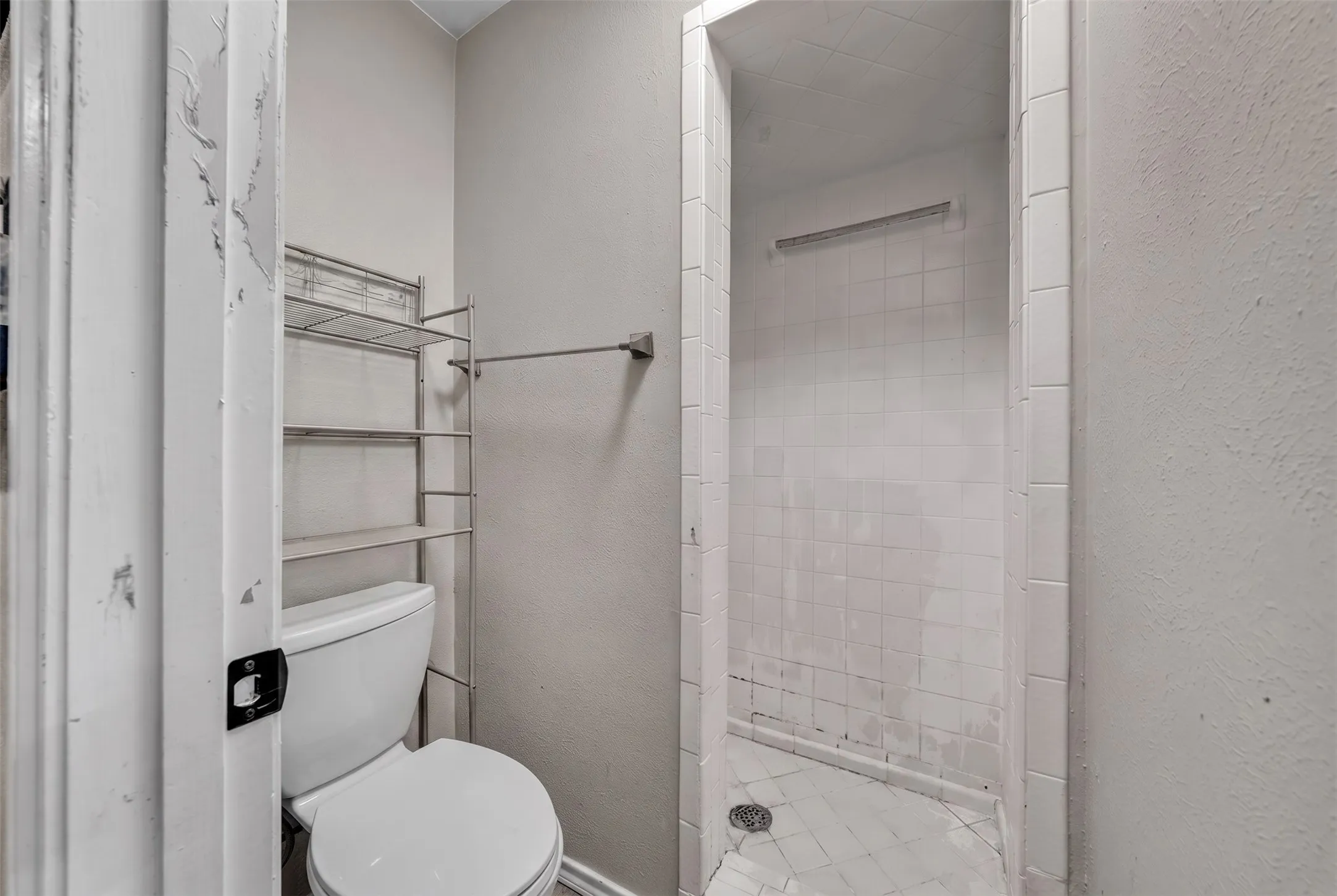 Single Family Residence For Sale in Tarrant County , 3813 Lynbrook Lane, Arlington, Texas 76015, 3 Bedroom, 2 Bathroom, 2 Garage spaces, 1,708 Sqft, built in 1979, mls#21349935, Real Estate Agent in Arlington, Homes For Sale in Tarrant county, Homes For Sale in Arlington, Realtor in Arlington Texas, Real Estate Brokerage Independent Realty Texas, Luminita Cordes Realtor