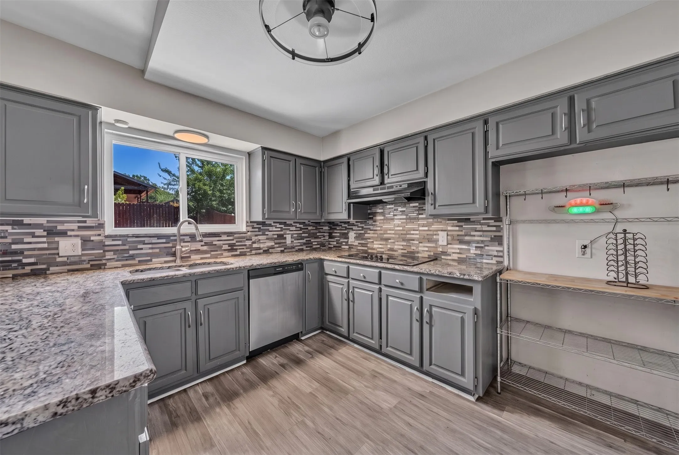 Single Family Residence For Sale in Tarrant County , 3813 Lynbrook Lane, Arlington, Texas 76015, 3 Bedroom, 2 Bathroom, 2 Garage spaces, 1,708 Sqft, built in 1979, mls#21349935, Real Estate Agent in Arlington, Homes For Sale in Tarrant county, Homes For Sale in Arlington, Realtor in Arlington Texas, Real Estate Brokerage Independent Realty Texas, Luminita Cordes Realtor