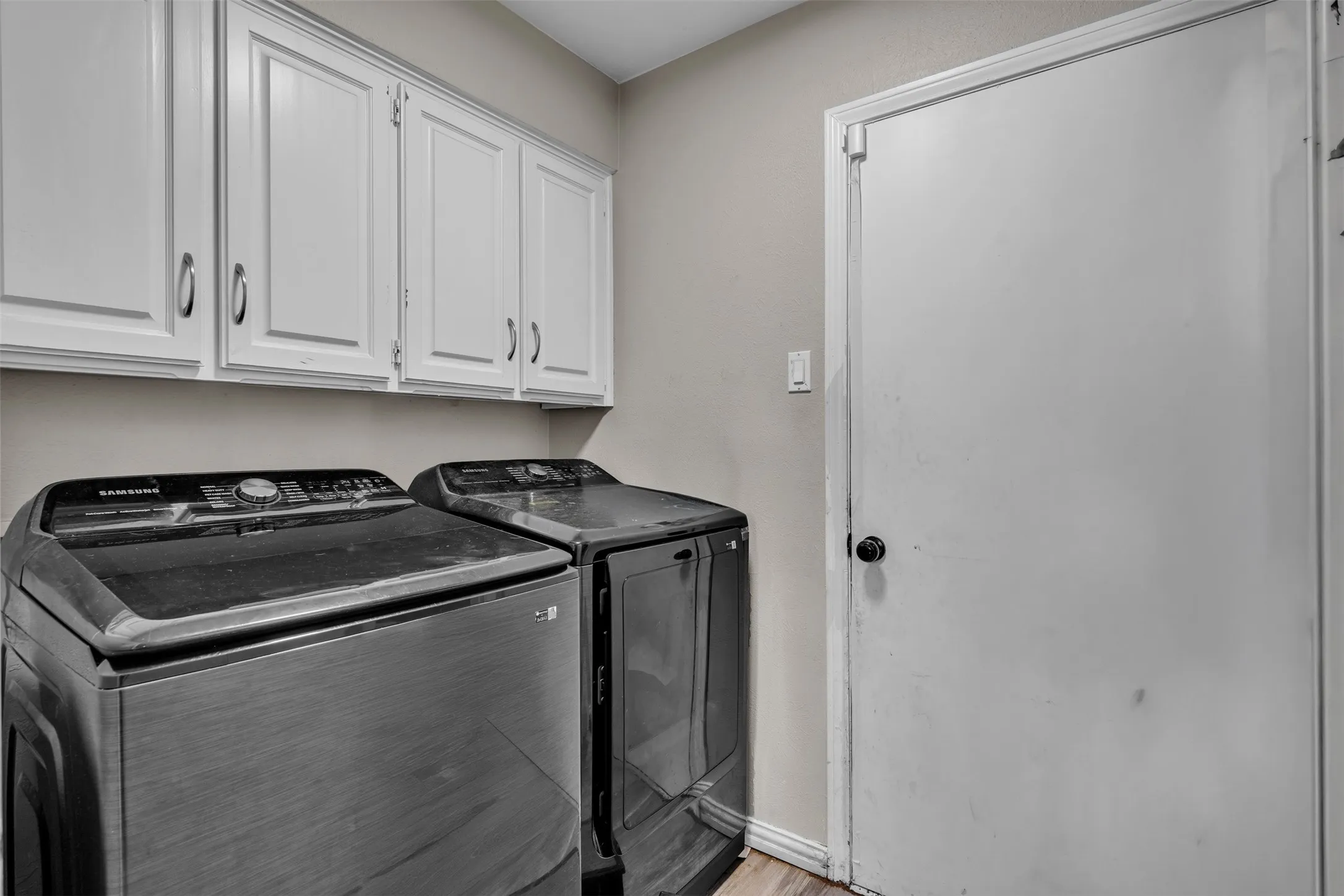 Single Family Residence For Sale in Tarrant County , 3813 Lynbrook Lane, Arlington, Texas 76015, 3 Bedroom, 2 Bathroom, 2 Garage spaces, 1,708 Sqft, built in 1979, mls#21349935, Real Estate Agent in Arlington, Homes For Sale in Tarrant county, Homes For Sale in Arlington, Realtor in Arlington Texas, Real Estate Brokerage Independent Realty Texas, Luminita Cordes Realtor