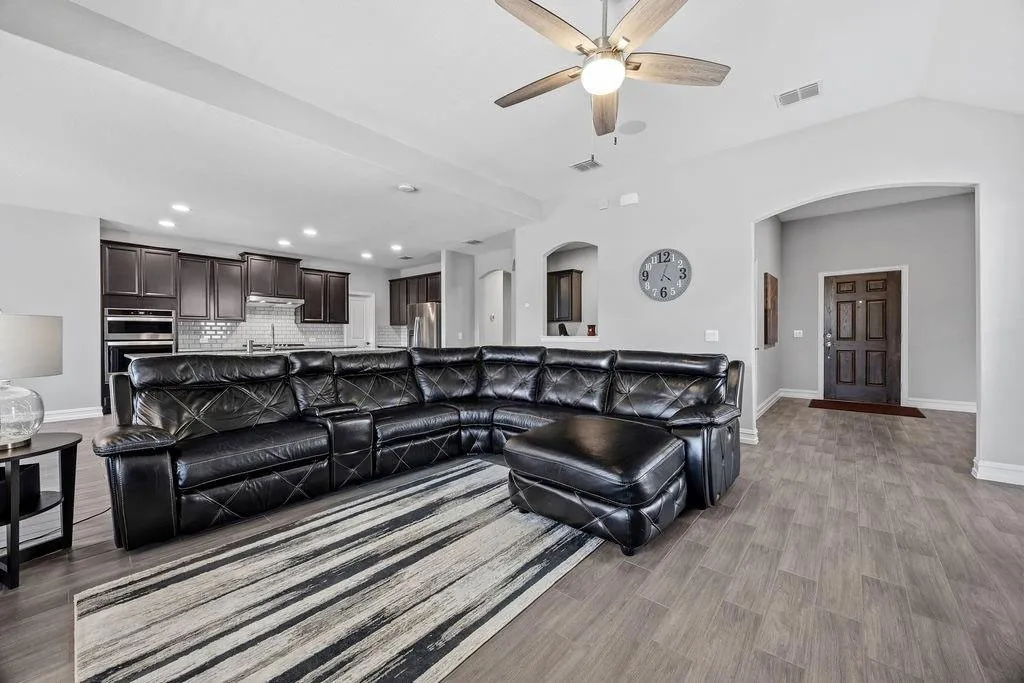 Single Family Residence For Sale in Collin County , 3729 Holley Ridge Way, Mc Kinney, Texas 75071, 3 Bedroom, 2 Bathroom, 2 Garage spaces, 2,351 Sqft, built in 2019, mls#21363395, Real Estate Agent in Mc Kinney, Homes For Sale in Collin county, Homes For Sale in Mc Kinney, Realtor in Mc Kinney Texas, Real Estate Brokerage Independent Realty Texas, Luminita Cordes Realtor