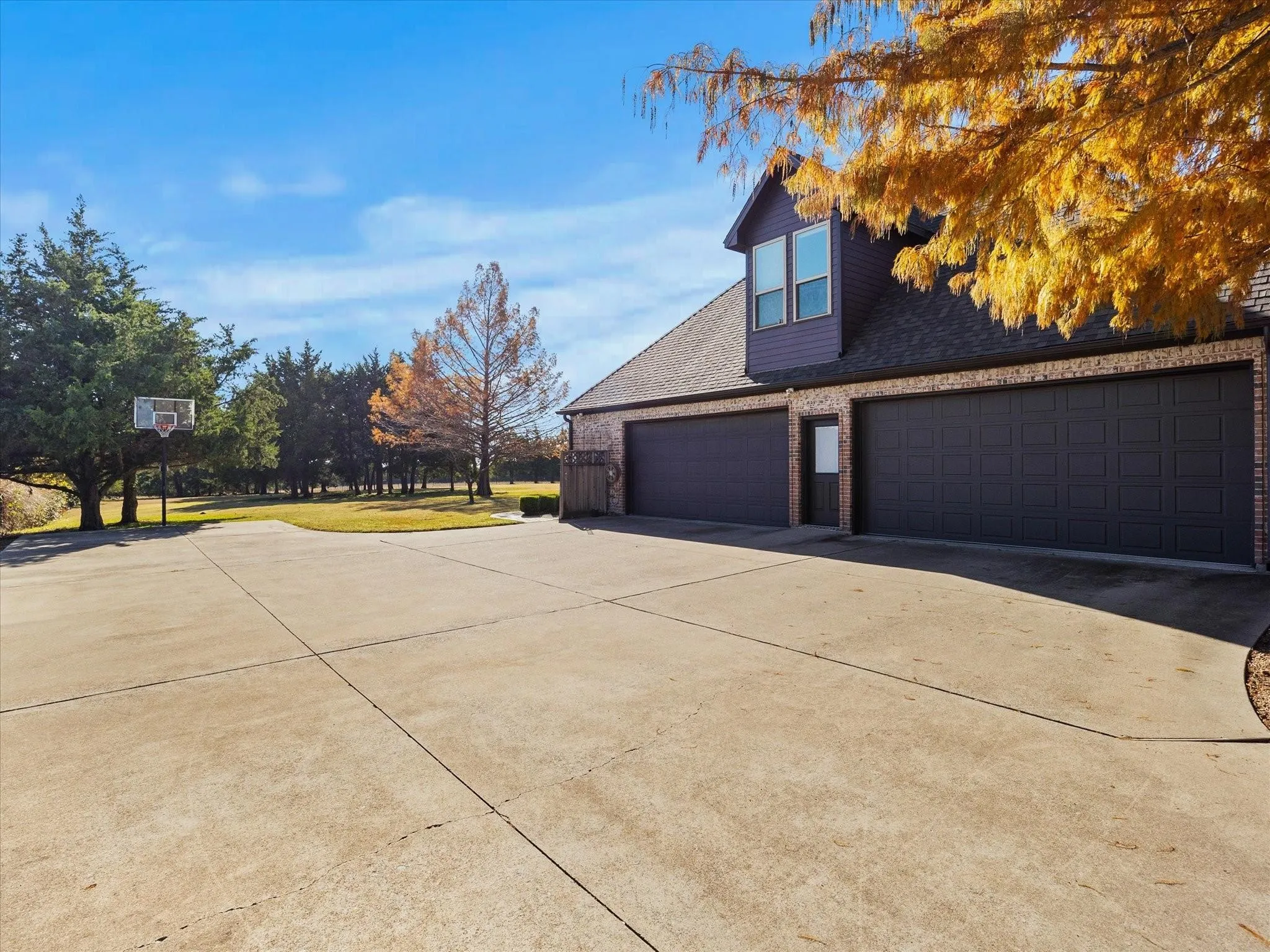 Single Family Residence For Sale in Rockwall County , 161 Ridgemont Drive, Heath, Texas 75126, 6 Bedroom, 5 Bathroom, 4 Garage spaces, 5,633 Sqft, built in 2002, mls#21366301, Real Estate Agent in Heath, Homes For Sale in Rockwall county, Homes For Sale in Heath, Realtor in Heath Texas, Real Estate Brokerage Independent Realty Texas, Luminita Cordes Realtor
