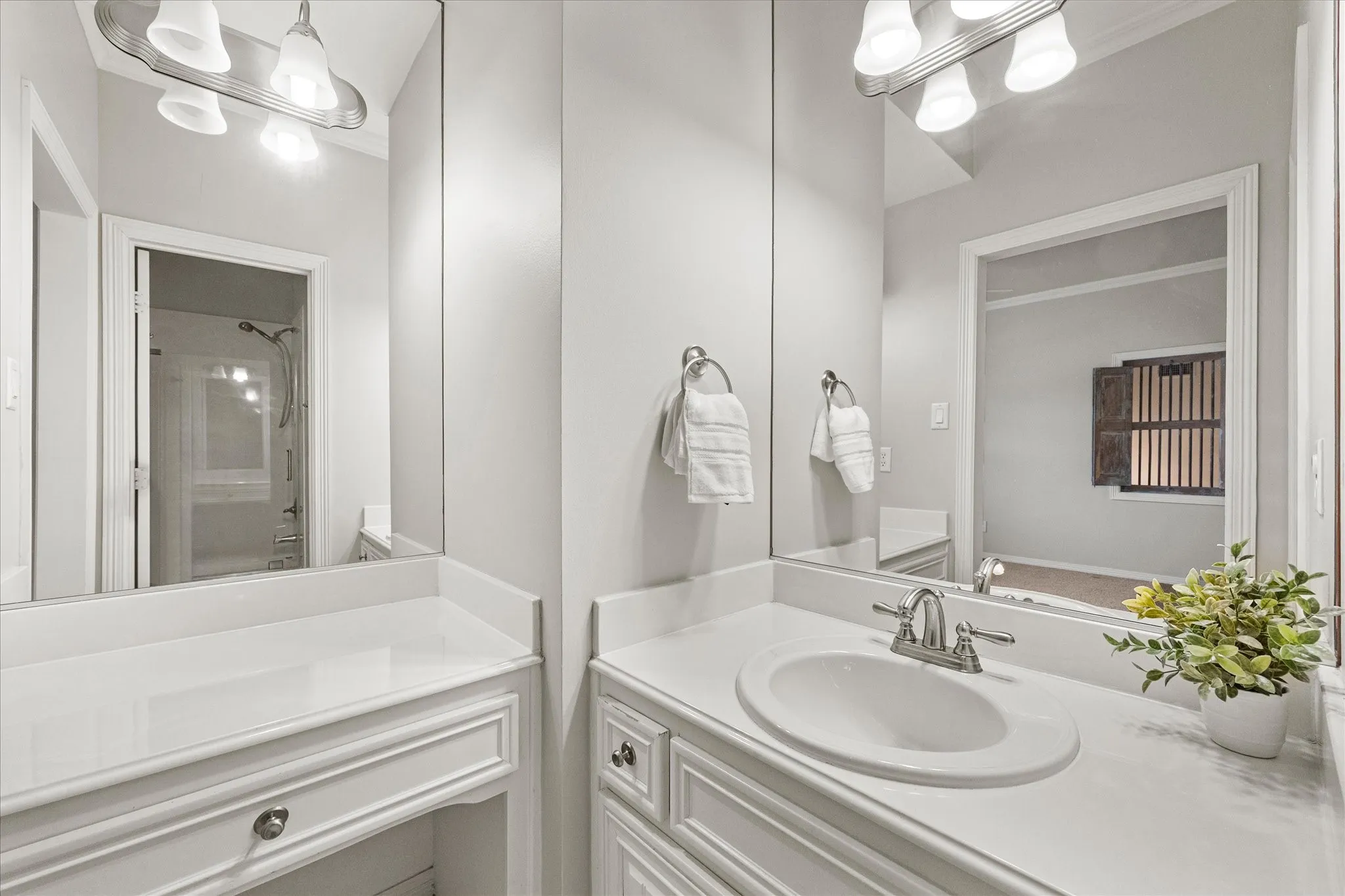 Single Family Residence For Sale in Rockwall County , 161 Ridgemont Drive, Heath, Texas 75126, 6 Bedroom, 5 Bathroom, 4 Garage spaces, 5,633 Sqft, built in 2002, mls#21366301, Real Estate Agent in Heath, Homes For Sale in Rockwall county, Homes For Sale in Heath, Realtor in Heath Texas, Real Estate Brokerage Independent Realty Texas, Luminita Cordes Realtor