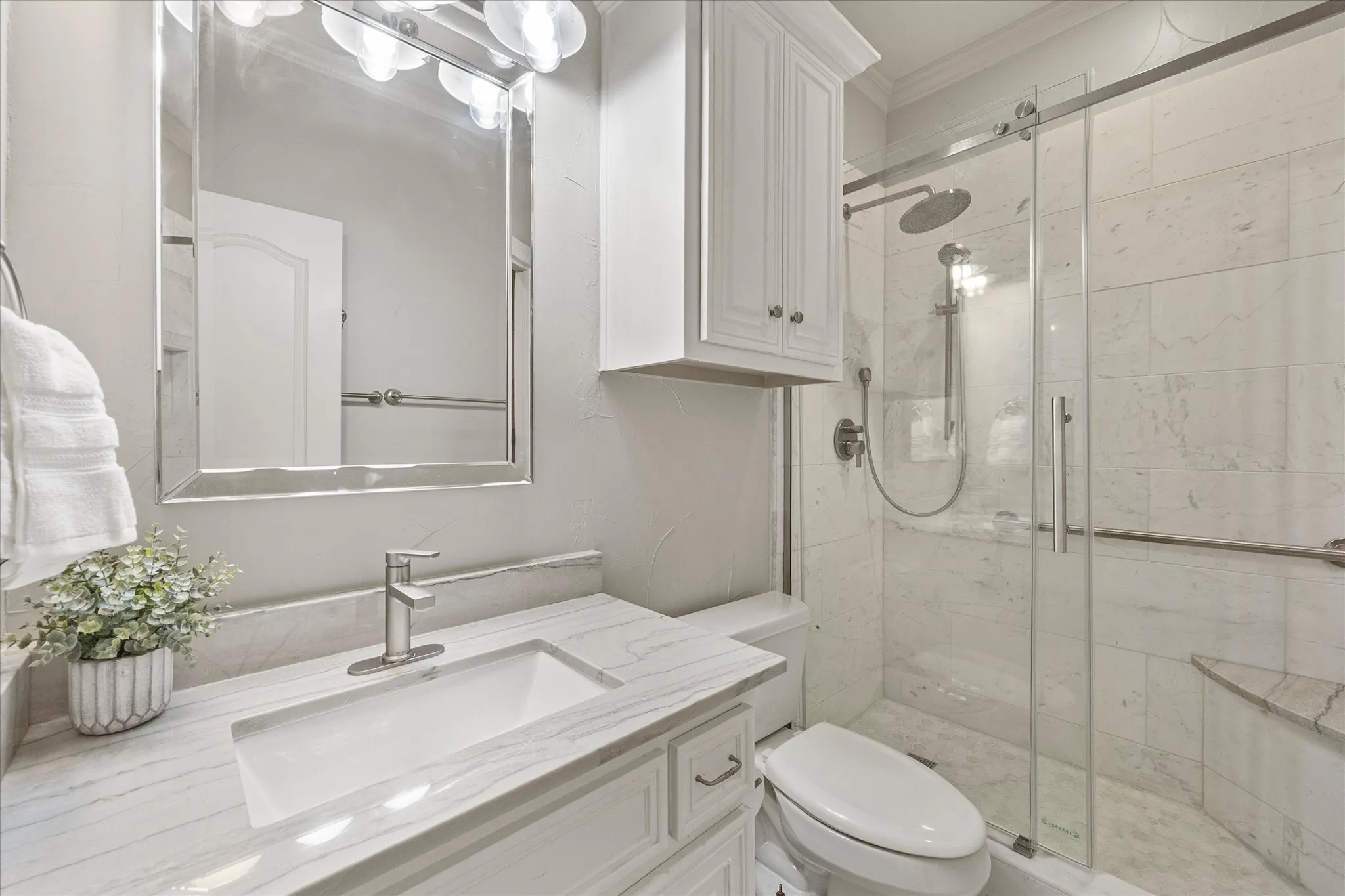 Single Family Residence For Sale in Rockwall County , 161 Ridgemont Drive, Heath, Texas 75126, 6 Bedroom, 5 Bathroom, 4 Garage spaces, 5,633 Sqft, built in 2002, mls#21366301, Real Estate Agent in Heath, Homes For Sale in Rockwall county, Homes For Sale in Heath, Realtor in Heath Texas, Real Estate Brokerage Independent Realty Texas, Luminita Cordes Realtor