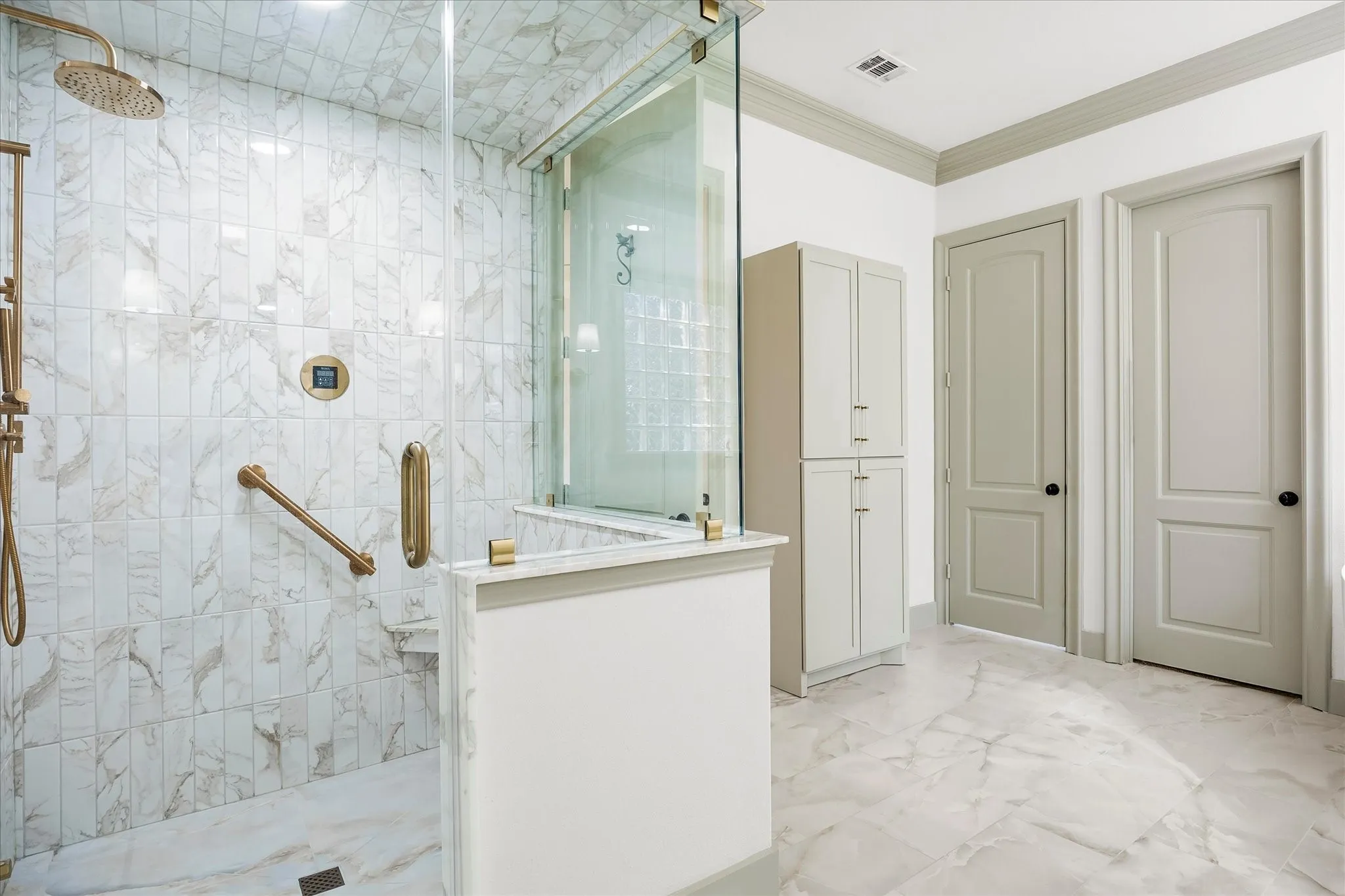 Single Family Residence For Sale in Rockwall County , 161 Ridgemont Drive, Heath, Texas 75126, 6 Bedroom, 5 Bathroom, 4 Garage spaces, 5,633 Sqft, built in 2002, mls#21366301, Real Estate Agent in Heath, Homes For Sale in Rockwall county, Homes For Sale in Heath, Realtor in Heath Texas, Real Estate Brokerage Independent Realty Texas, Luminita Cordes Realtor