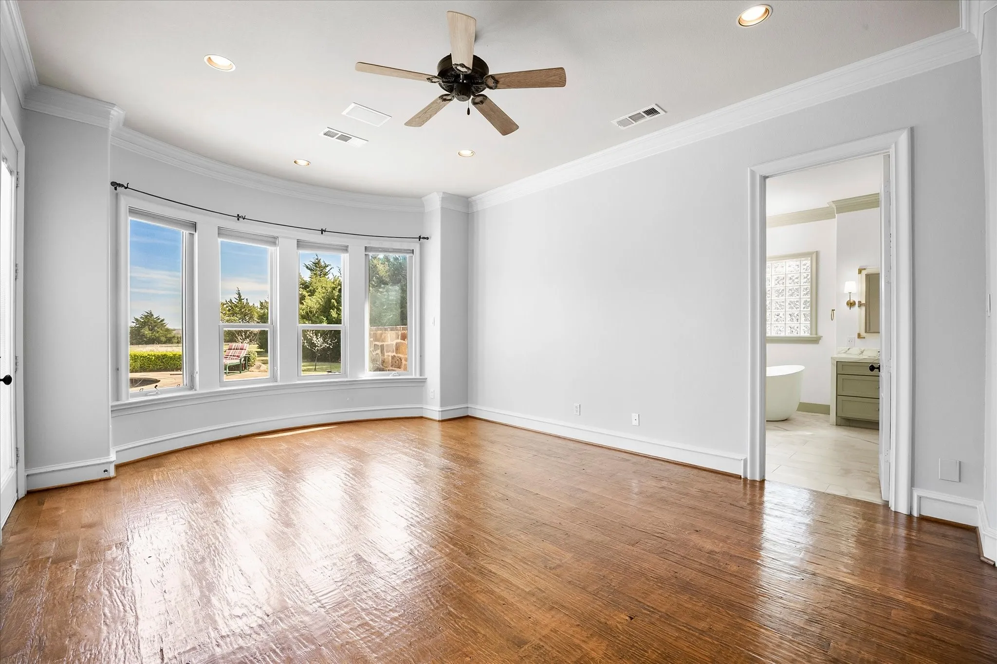 Single Family Residence For Sale in Rockwall County , 161 Ridgemont Drive, Heath, Texas 75126, 6 Bedroom, 5 Bathroom, 4 Garage spaces, 5,633 Sqft, built in 2002, mls#21366301, Real Estate Agent in Heath, Homes For Sale in Rockwall county, Homes For Sale in Heath, Realtor in Heath Texas, Real Estate Brokerage Independent Realty Texas, Luminita Cordes Realtor