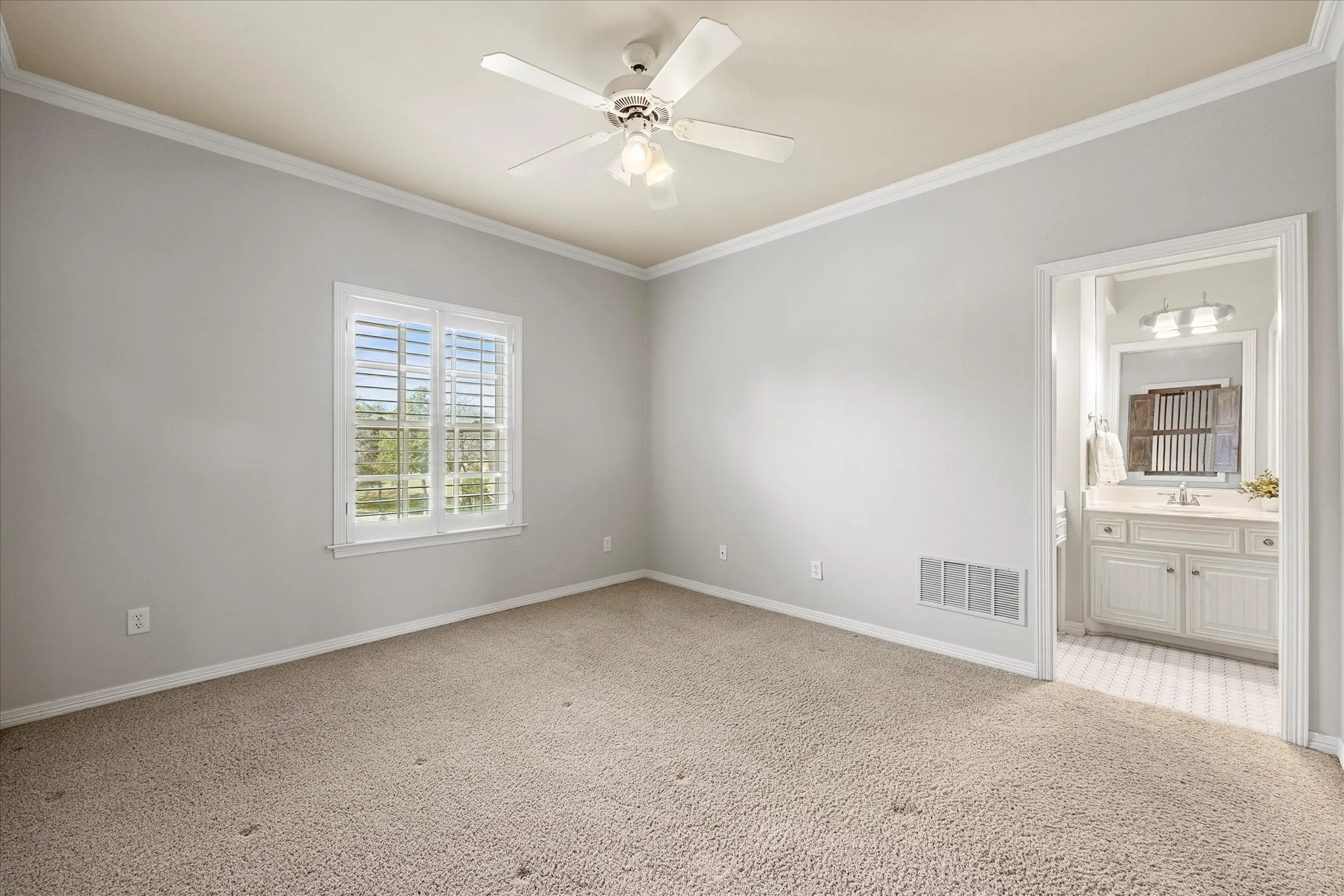 Single Family Residence For Sale in Rockwall County , 161 Ridgemont Drive, Heath, Texas 75126, 6 Bedroom, 5 Bathroom, 4 Garage spaces, 5,633 Sqft, built in 2002, mls#21366301, Real Estate Agent in Heath, Homes For Sale in Rockwall county, Homes For Sale in Heath, Realtor in Heath Texas, Real Estate Brokerage Independent Realty Texas, Luminita Cordes Realtor