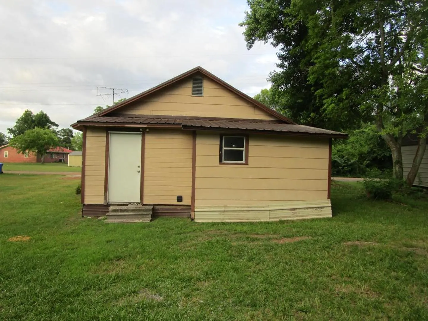 Single Family Residence For Sale in Cass County , 402 Dorsey Street, Linden, Texas 75563, 3 Bedroom, 1 Bathroom, Garage spaces, 927 Sqft, built in 1930, mls#21366410, Real Estate Agent in Linden, Homes For Sale in Cass county, Homes For Sale in Linden, Realtor in Linden Texas, Real Estate Brokerage Independent Realty Texas, Luminita Cordes Realtor