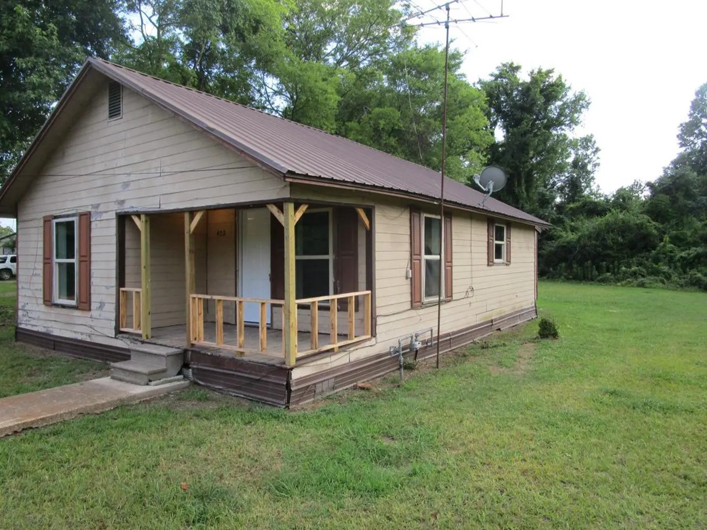 Single Family Residence For Sale in Cass County , 402 Dorsey Street, Linden, Texas 75563, 3 Bedroom, 1 Bathroom, Garage spaces, 927 Sqft, built in 1930, mls#21366410, Real Estate Agent in Linden, Homes For Sale in Cass county, Homes For Sale in Linden, Realtor in Linden Texas, Real Estate Brokerage Independent Realty Texas, Luminita Cordes Realtor