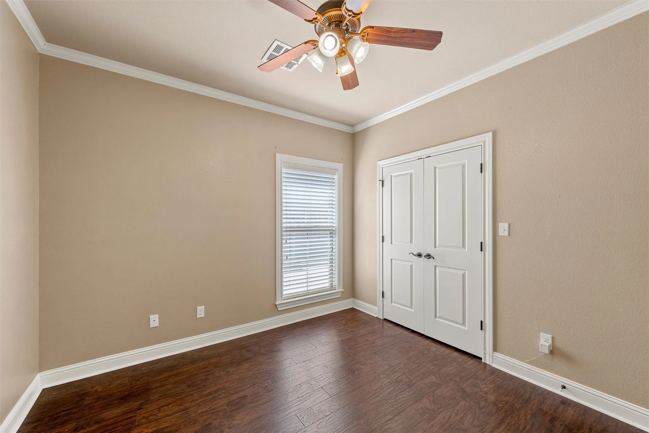 Single Family Residence For Sale in Mc Lennan County , 337 Edinburgh Lane, Waco, Texas 76712, 4 Bedroom, 3 Bathroom, 2 Garage spaces, 2,271 Sqft, built in 2010, mls#21365199, Real Estate Agent in Waco, Homes For Sale in Mc Lennan county, Homes For Sale in Waco, Realtor in Waco Texas, Real Estate Brokerage Independent Realty Texas, Luminita Cordes Realtor