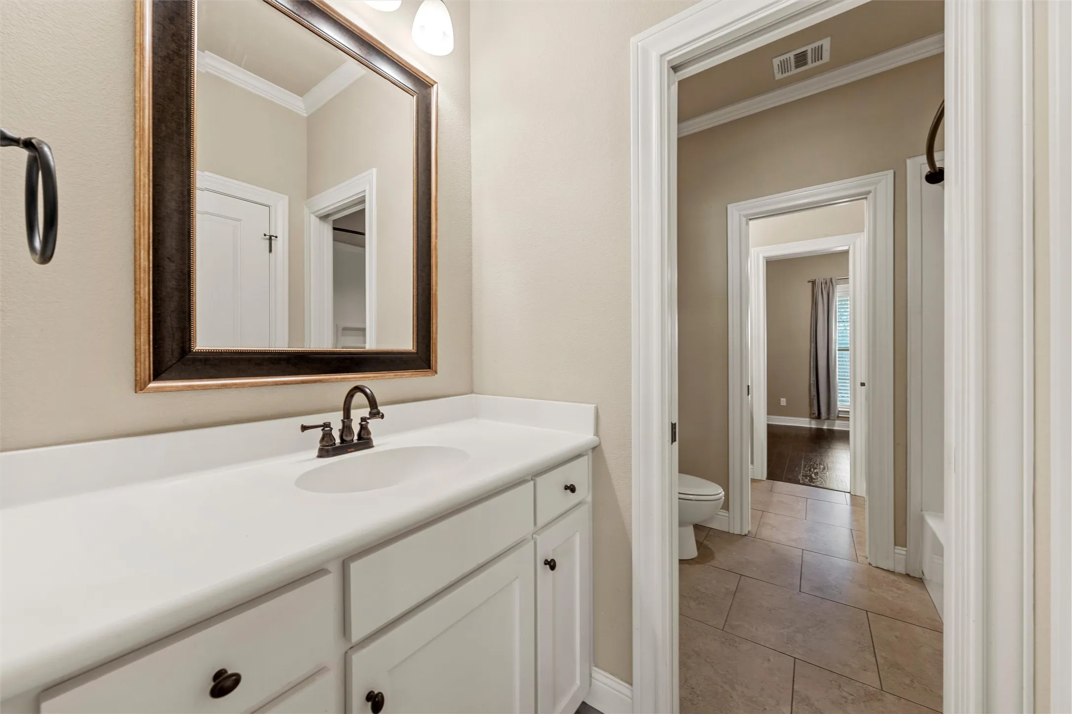 Single Family Residence For Sale in Mc Lennan County , 337 Edinburgh Lane, Waco, Texas 76712, 4 Bedroom, 3 Bathroom, 2 Garage spaces, 2,271 Sqft, built in 2010, mls#21365199, Real Estate Agent in Waco, Homes For Sale in Mc Lennan county, Homes For Sale in Waco, Realtor in Waco Texas, Real Estate Brokerage Independent Realty Texas, Luminita Cordes Realtor