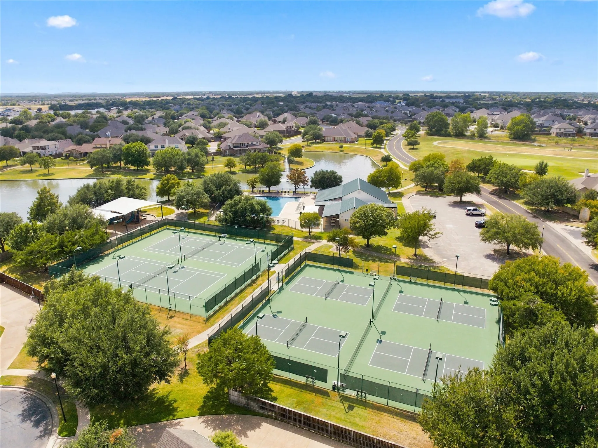 Single Family Residence For Sale in Mc Lennan County , 337 Edinburgh Lane, Waco, Texas 76712, 4 Bedroom, 3 Bathroom, 2 Garage spaces, 2,271 Sqft, built in 2010, mls#21365199, Real Estate Agent in Waco, Homes For Sale in Mc Lennan county, Homes For Sale in Waco, Realtor in Waco Texas, Real Estate Brokerage Independent Realty Texas, Luminita Cordes Realtor