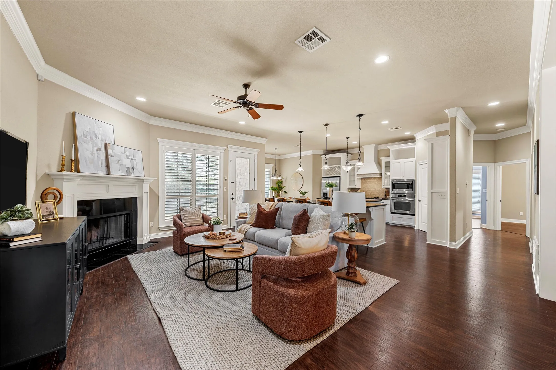 Single Family Residence For Sale in Mc Lennan County , 337 Edinburgh Lane, Waco, Texas 76712, 4 Bedroom, 3 Bathroom, 2 Garage spaces, 2,271 Sqft, built in 2010, mls#21365199, Real Estate Agent in Waco, Homes For Sale in Mc Lennan county, Homes For Sale in Waco, Realtor in Waco Texas, Real Estate Brokerage Independent Realty Texas, Luminita Cordes Realtor