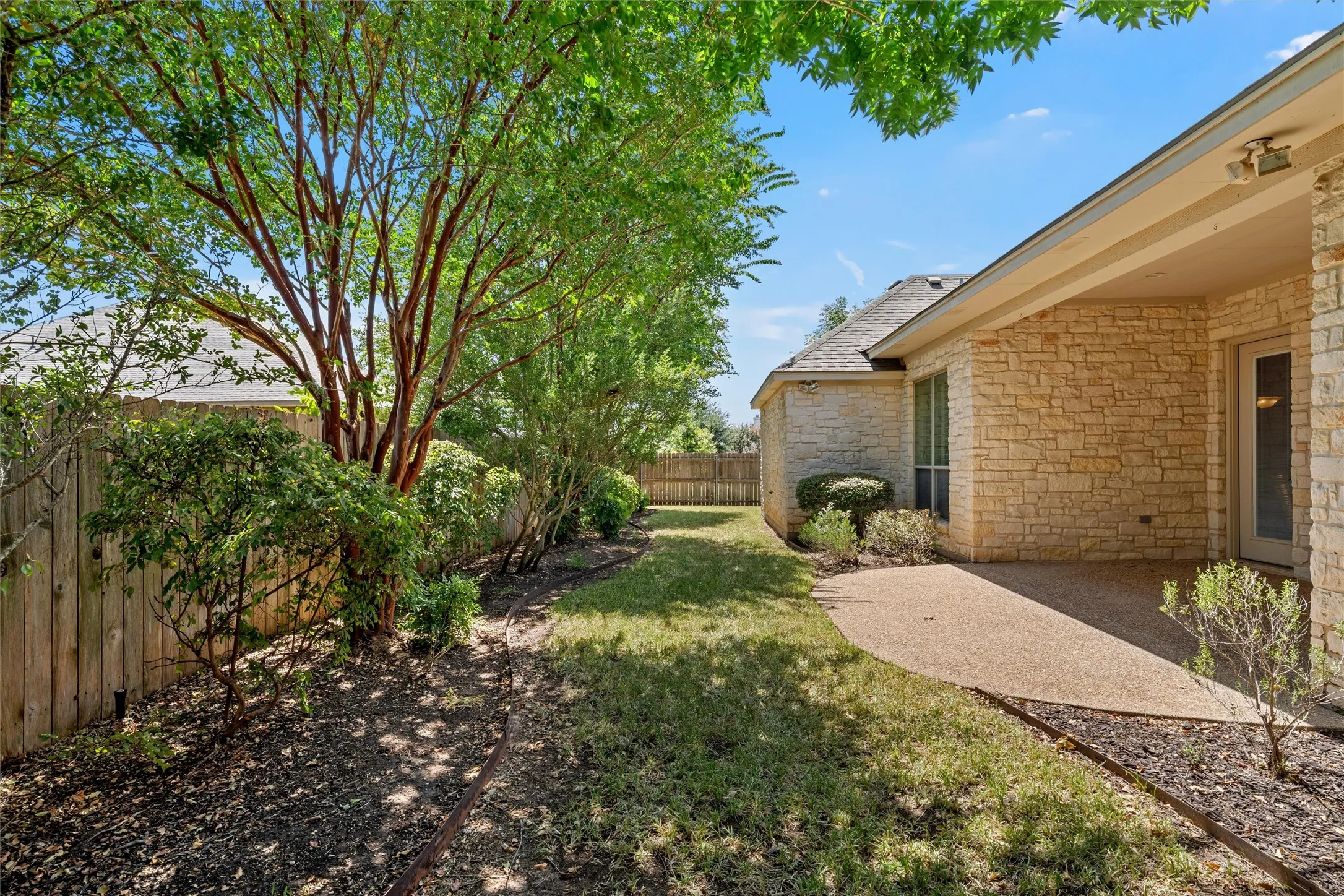 Single Family Residence For Sale in Mc Lennan County , 337 Edinburgh Lane, Waco, Texas 76712, 4 Bedroom, 3 Bathroom, 2 Garage spaces, 2,271 Sqft, built in 2010, mls#21365199, Real Estate Agent in Waco, Homes For Sale in Mc Lennan county, Homes For Sale in Waco, Realtor in Waco Texas, Real Estate Brokerage Independent Realty Texas, Luminita Cordes Realtor