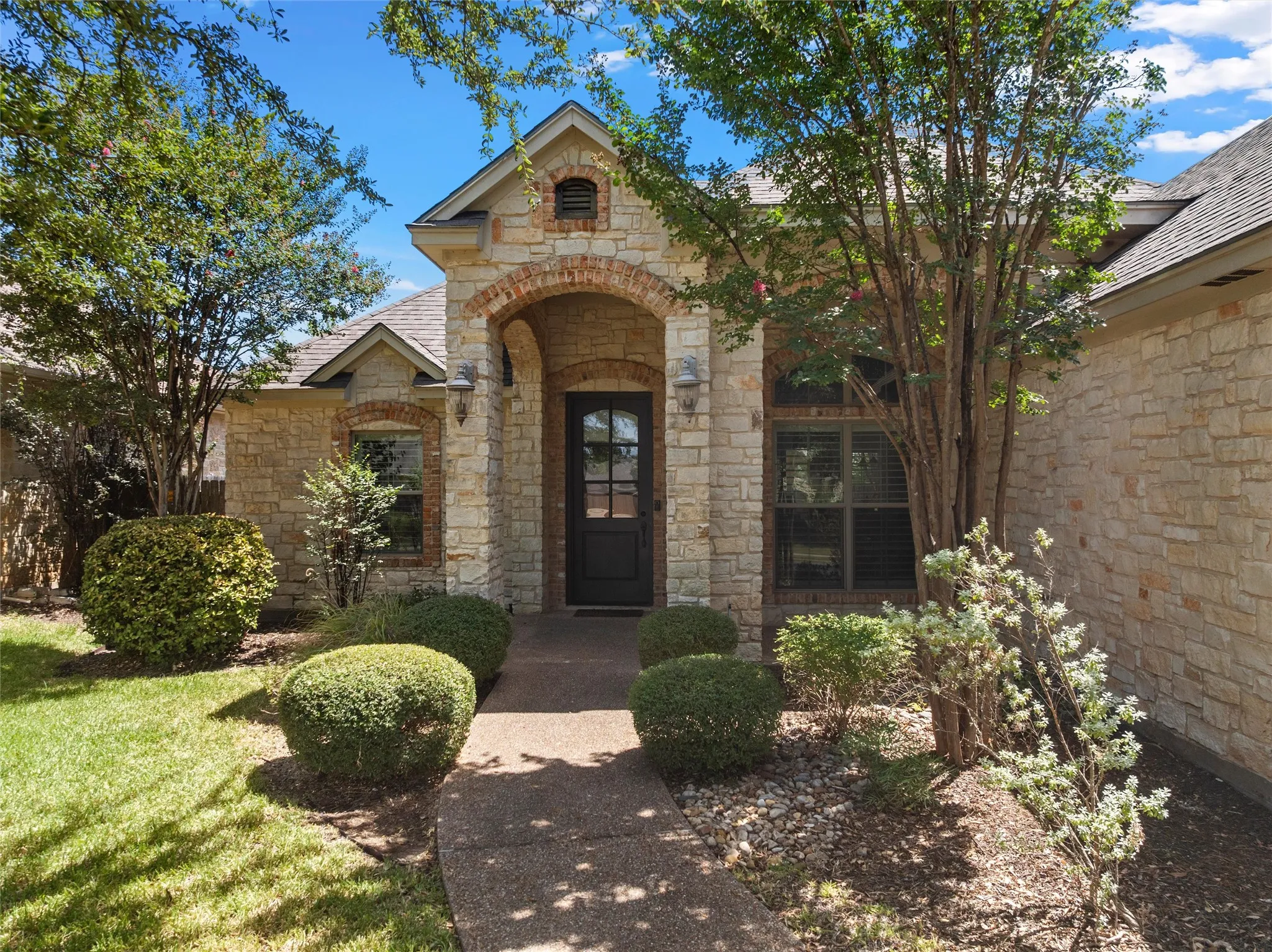 Single Family Residence For Sale in Mc Lennan County , 337 Edinburgh Lane, Waco, Texas 76712, 4 Bedroom, 3 Bathroom, 2 Garage spaces, 2,271 Sqft, built in 2010, mls#21365199, Real Estate Agent in Waco, Homes For Sale in Mc Lennan county, Homes For Sale in Waco, Realtor in Waco Texas, Real Estate Brokerage Independent Realty Texas, Luminita Cordes Realtor