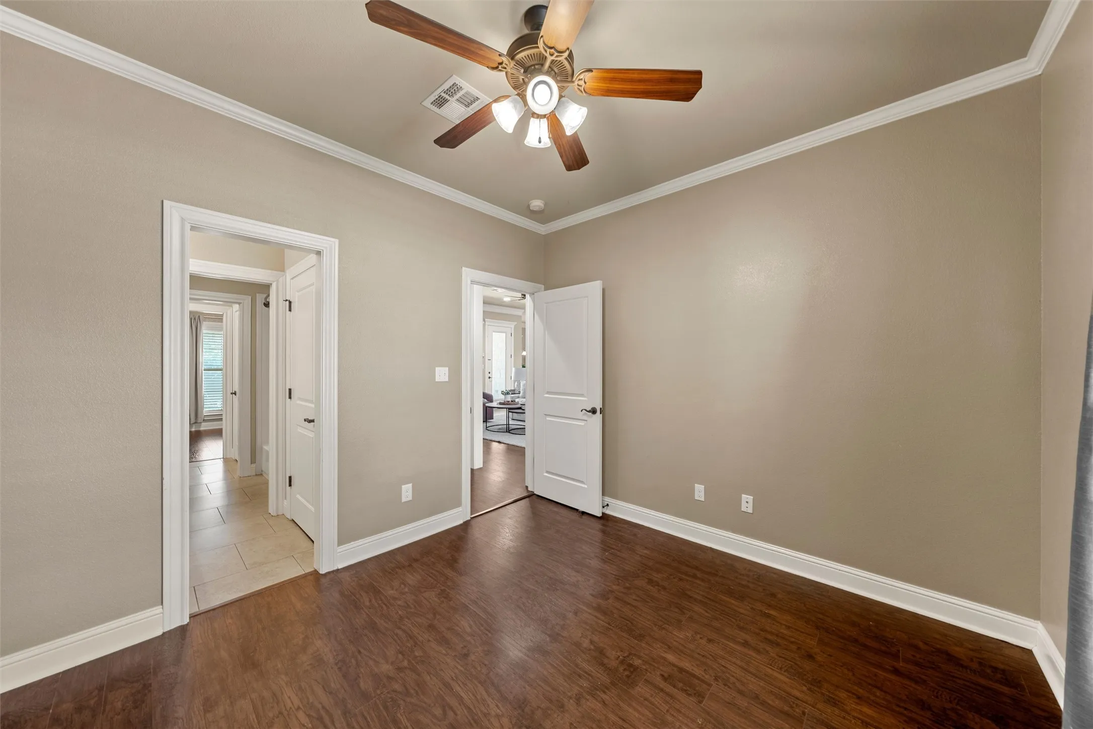 Single Family Residence For Sale in Mc Lennan County , 337 Edinburgh Lane, Waco, Texas 76712, 4 Bedroom, 3 Bathroom, 2 Garage spaces, 2,271 Sqft, built in 2010, mls#21365199, Real Estate Agent in Waco, Homes For Sale in Mc Lennan county, Homes For Sale in Waco, Realtor in Waco Texas, Real Estate Brokerage Independent Realty Texas, Luminita Cordes Realtor