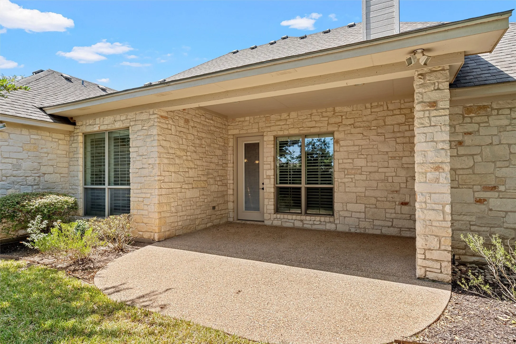Single Family Residence For Sale in Mc Lennan County , 337 Edinburgh Lane, Waco, Texas 76712, 4 Bedroom, 3 Bathroom, 2 Garage spaces, 2,271 Sqft, built in 2010, mls#21365199, Real Estate Agent in Waco, Homes For Sale in Mc Lennan county, Homes For Sale in Waco, Realtor in Waco Texas, Real Estate Brokerage Independent Realty Texas, Luminita Cordes Realtor