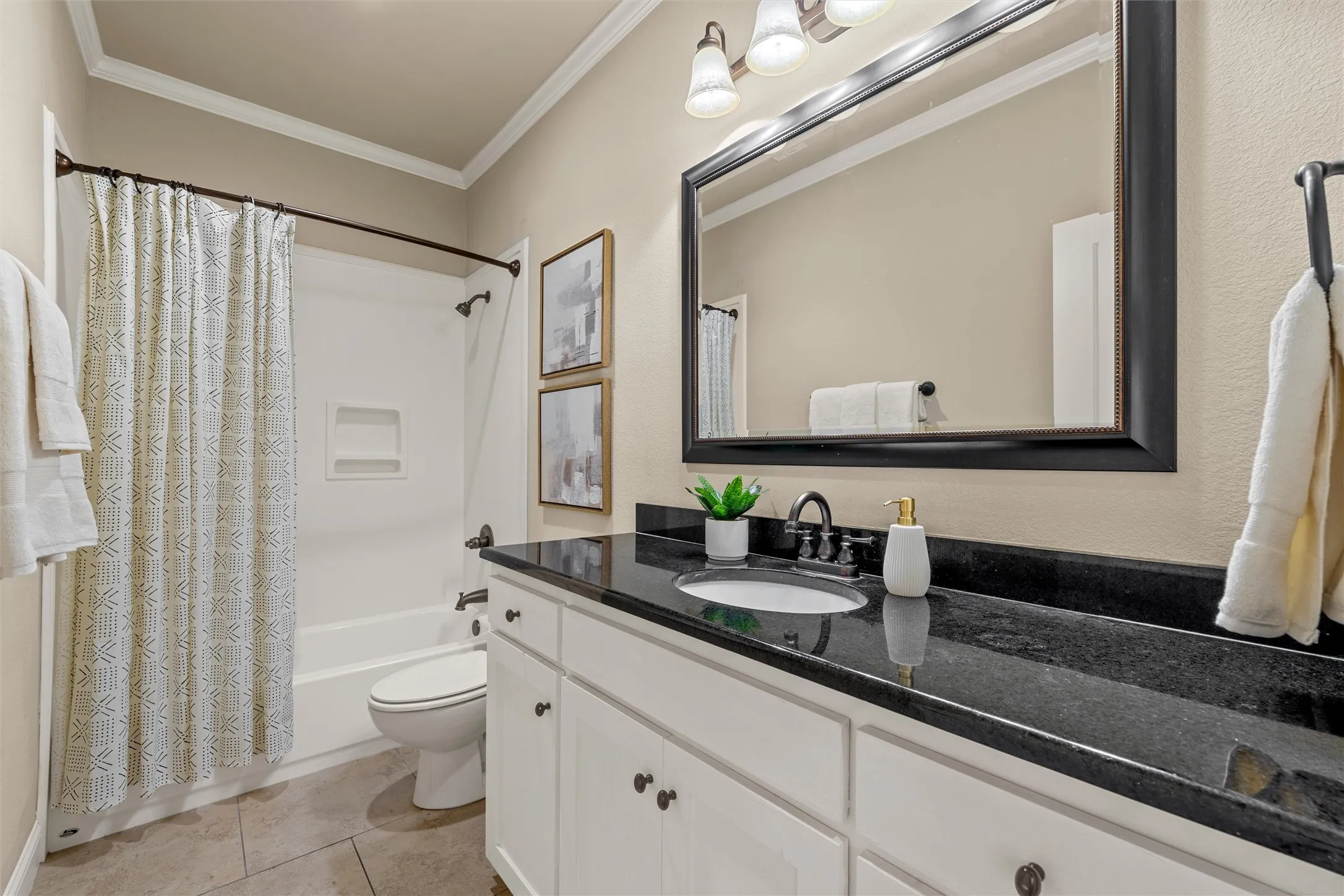 Single Family Residence For Sale in Mc Lennan County , 337 Edinburgh Lane, Waco, Texas 76712, 4 Bedroom, 3 Bathroom, 2 Garage spaces, 2,271 Sqft, built in 2010, mls#21365199, Real Estate Agent in Waco, Homes For Sale in Mc Lennan county, Homes For Sale in Waco, Realtor in Waco Texas, Real Estate Brokerage Independent Realty Texas, Luminita Cordes Realtor