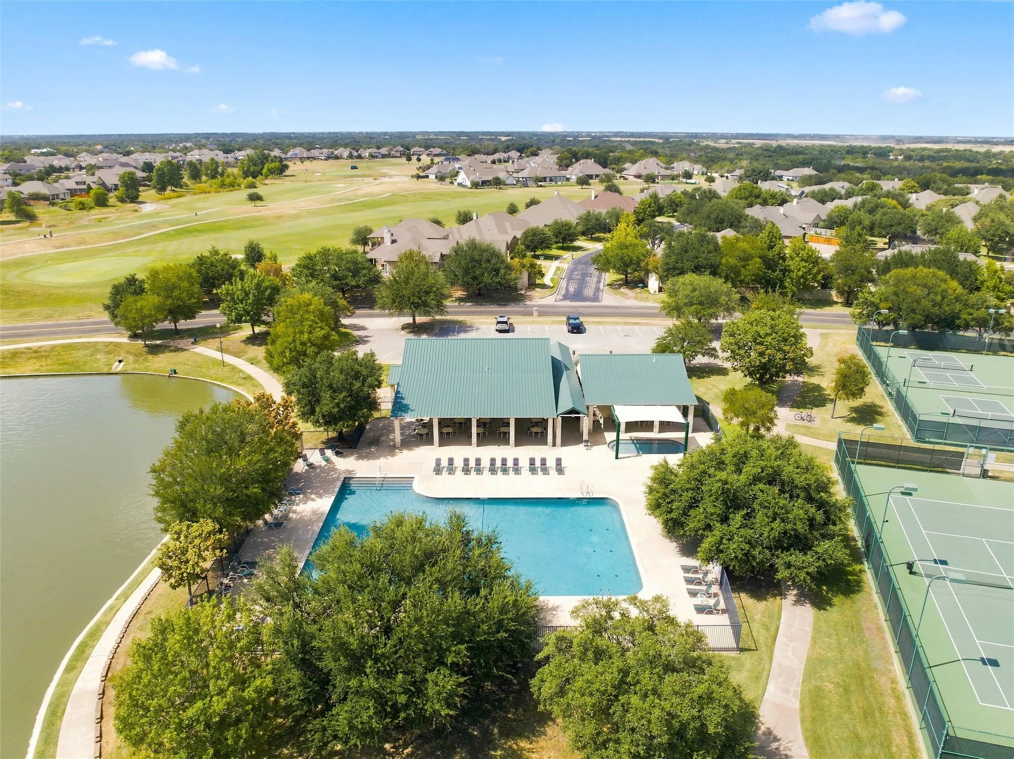 Single Family Residence For Sale in Mc Lennan County , 337 Edinburgh Lane, Waco, Texas 76712, 4 Bedroom, 3 Bathroom, 2 Garage spaces, 2,271 Sqft, built in 2010, mls#21365199, Real Estate Agent in Waco, Homes For Sale in Mc Lennan county, Homes For Sale in Waco, Realtor in Waco Texas, Real Estate Brokerage Independent Realty Texas, Luminita Cordes Realtor