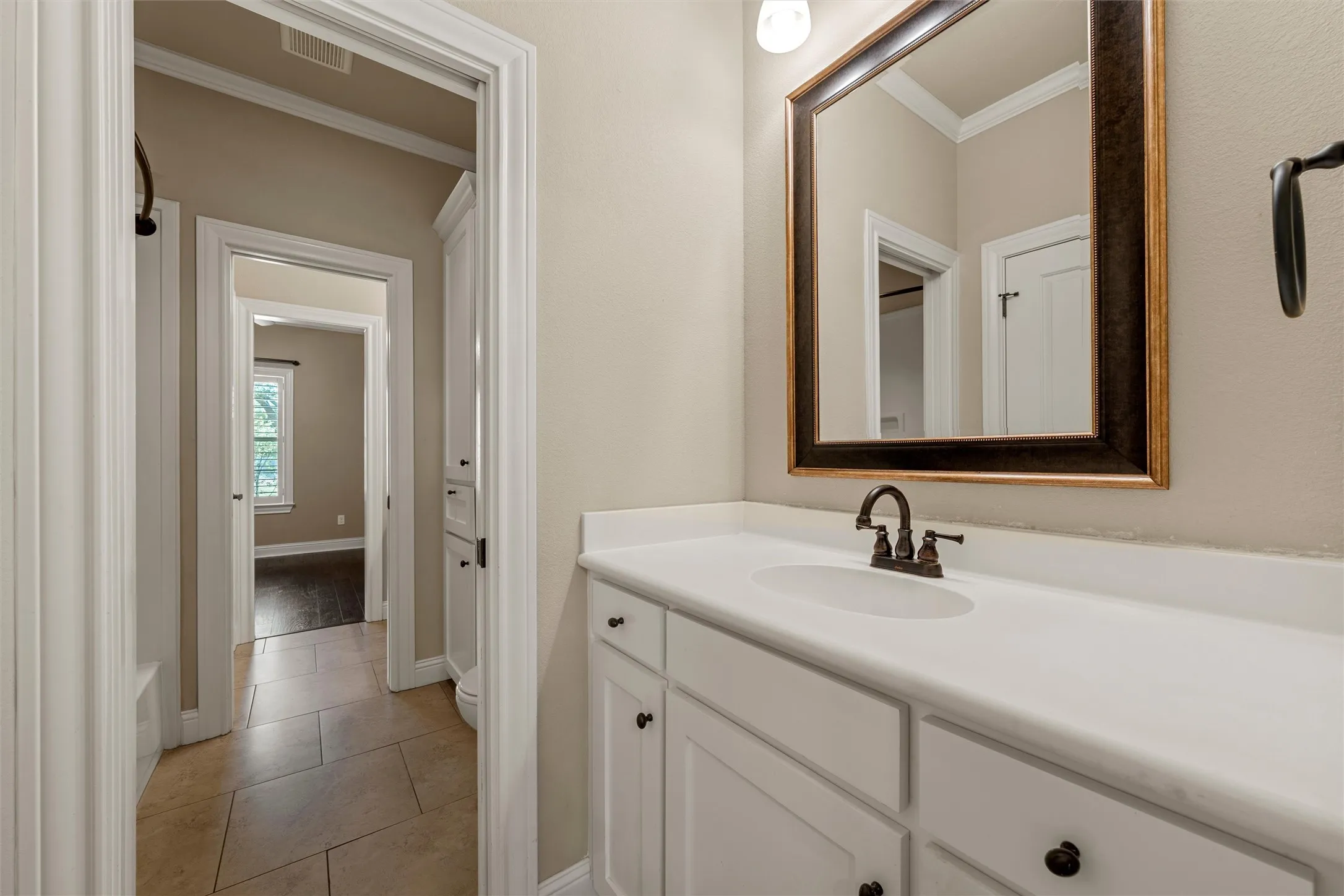 Single Family Residence For Sale in Mc Lennan County , 337 Edinburgh Lane, Waco, Texas 76712, 4 Bedroom, 3 Bathroom, 2 Garage spaces, 2,271 Sqft, built in 2010, mls#21365199, Real Estate Agent in Waco, Homes For Sale in Mc Lennan county, Homes For Sale in Waco, Realtor in Waco Texas, Real Estate Brokerage Independent Realty Texas, Luminita Cordes Realtor