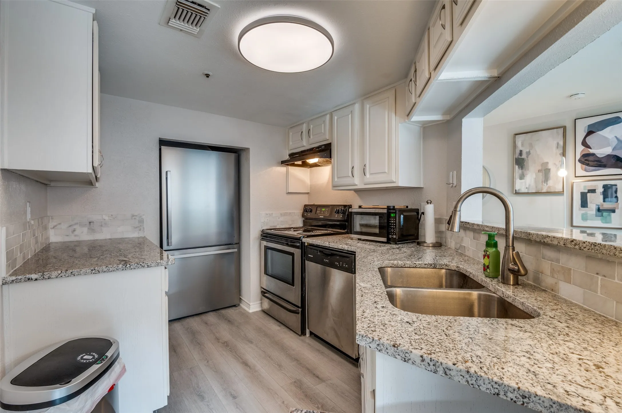 Condominium For Rent in Dallas County , 3033 San Jacinto Street 323, Dallas, Texas 75204, 1 Bedroom, 1 Bathroom, 1 Garage spaces, 644 Sqft, built in 1984, Price $1,900, mls#21366409, Real Estate Agent in Dallas, Homes For Rent in Dallas county, Homes For Rent in Dallas, Realtor in Dallas Texas, Real Estate Brokerage Independent Realty Texas, Luminita Cordes Realtor