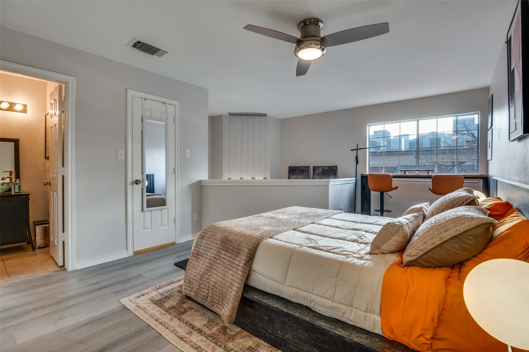 Condominium For Rent in Dallas County , 3033 San Jacinto Street 323, Dallas, Texas 75204, 1 Bedroom, 1 Bathroom, 1 Garage spaces, 644 Sqft, built in 1984, Price $1,900, mls#21366409, Real Estate Agent in Dallas, Homes For Rent in Dallas county, Homes For Rent in Dallas, Realtor in Dallas Texas, Real Estate Brokerage Independent Realty Texas, Luminita Cordes Realtor