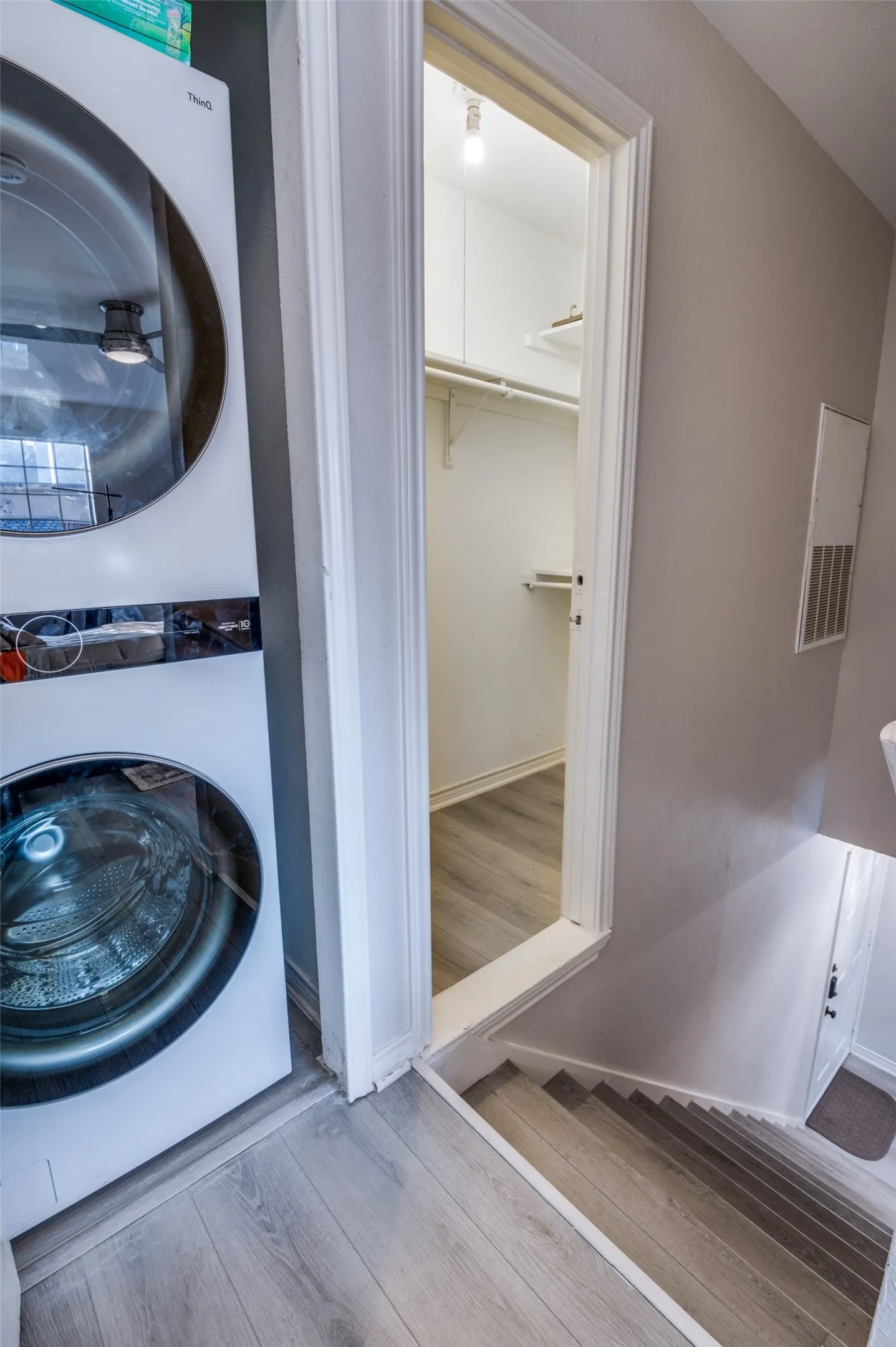 Condominium For Rent in Dallas County , 3033 San Jacinto Street 323, Dallas, Texas 75204, 1 Bedroom, 1 Bathroom, 1 Garage spaces, 644 Sqft, built in 1984, Price $1,900, mls#21366409, Real Estate Agent in Dallas, Homes For Rent in Dallas county, Homes For Rent in Dallas, Realtor in Dallas Texas, Real Estate Brokerage Independent Realty Texas, Luminita Cordes Realtor